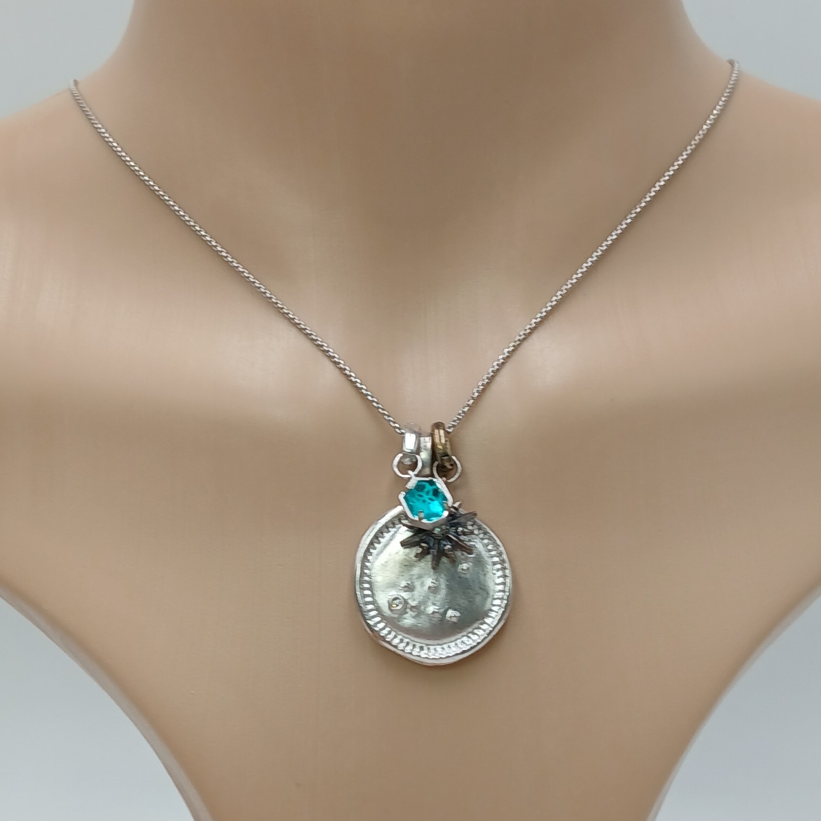 Kendra Scott Capricorn Necklace 28in Slide Silver Tone Zodiac Medallion Blue Gem