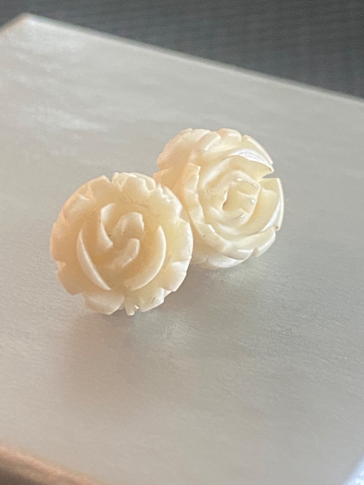 EarRings 14ct gold post Trifari Carved white Roses