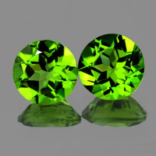Green Peridot Round 7.00 mm 2 pieces, Flawless-VVS, Natural Loose Gemstone