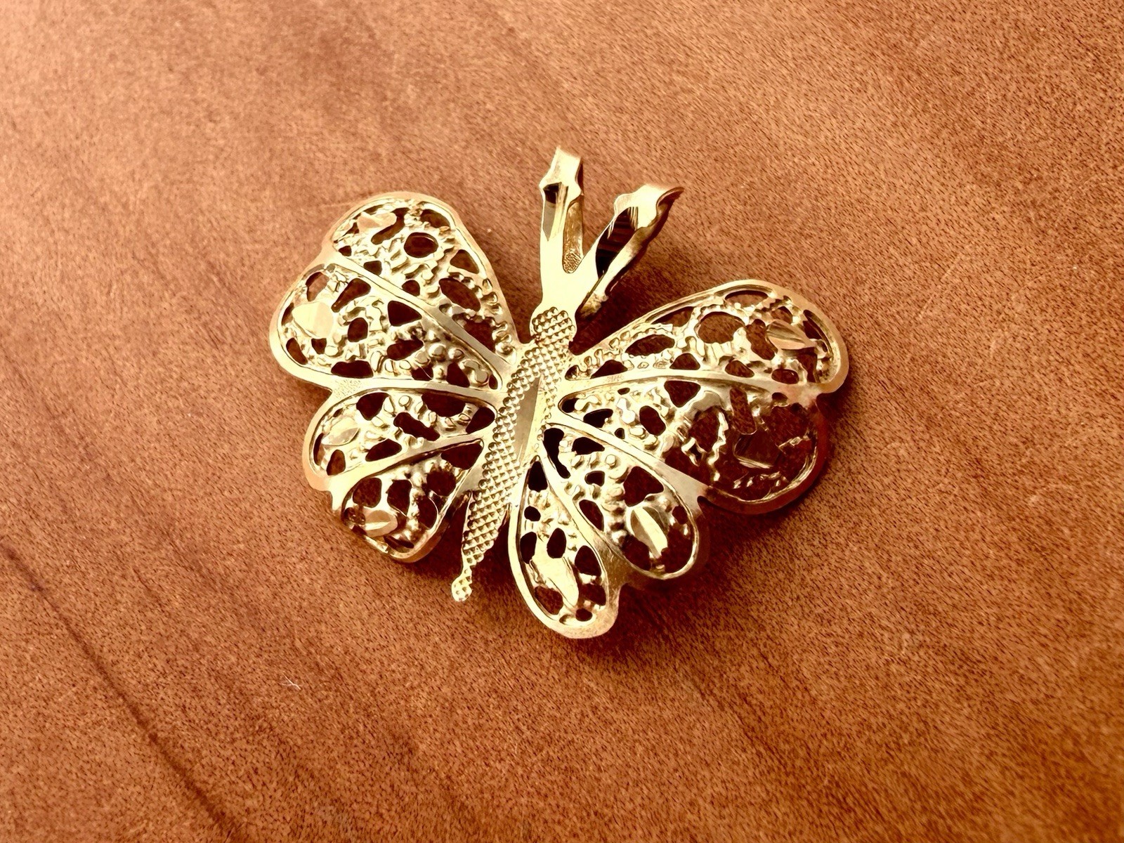 14K Solid Yellow Gold Filigree Butterfly Pendant 0.36g Estate Vintage Insect