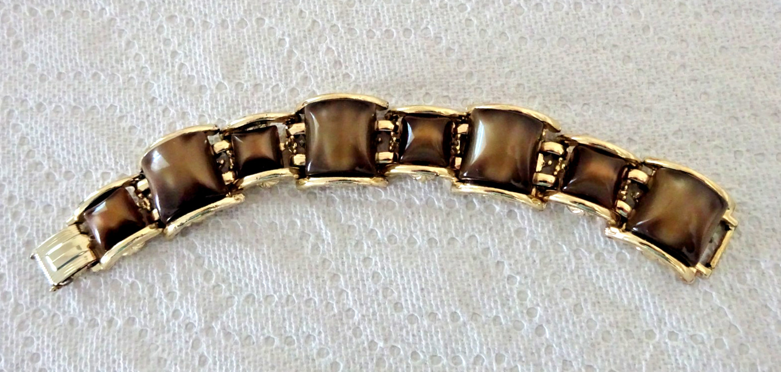VINTAGE 70’s/80’s CHUNKY GOLD TONE BROWN MOONGLOW LUCITE LINK BRACELET, 7-3/4″