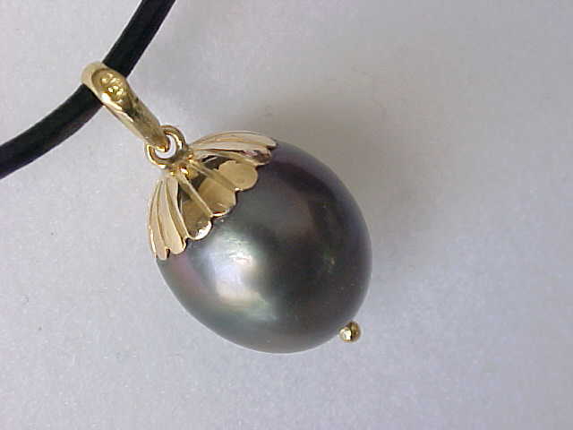 13.7MM X 16MM GENUINE BLACK SOUTH SEA TAHITIAN PEARL PENDANT 18K YELLOW GOLD