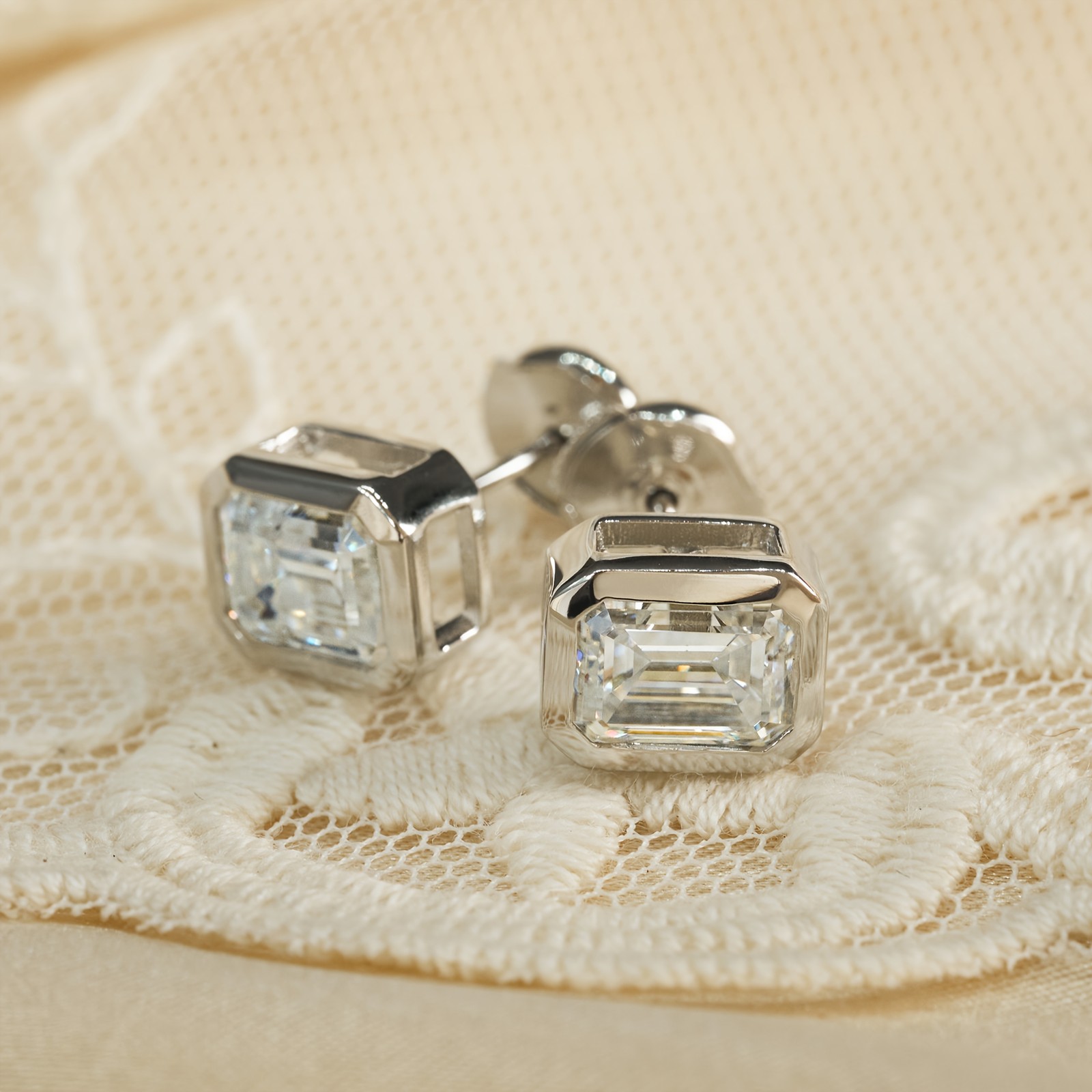 2pcs White Silvery Moissanite Stud Earrings 1CT & 2CT Rectangular Cut
