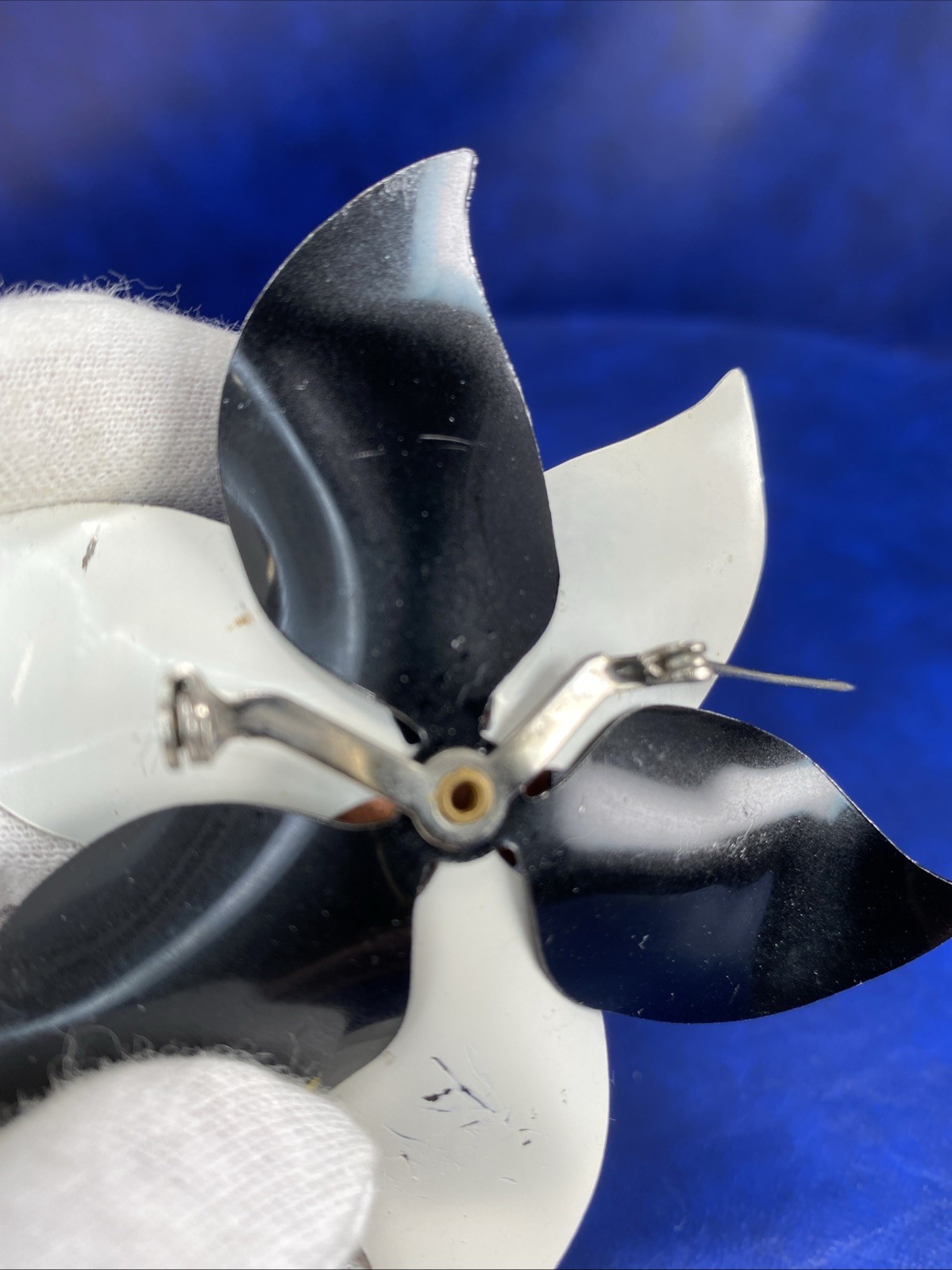 Vtg Unsigned Black & White Metal Flower Brooch Pin Mid-Century Bold 3.25 Inch