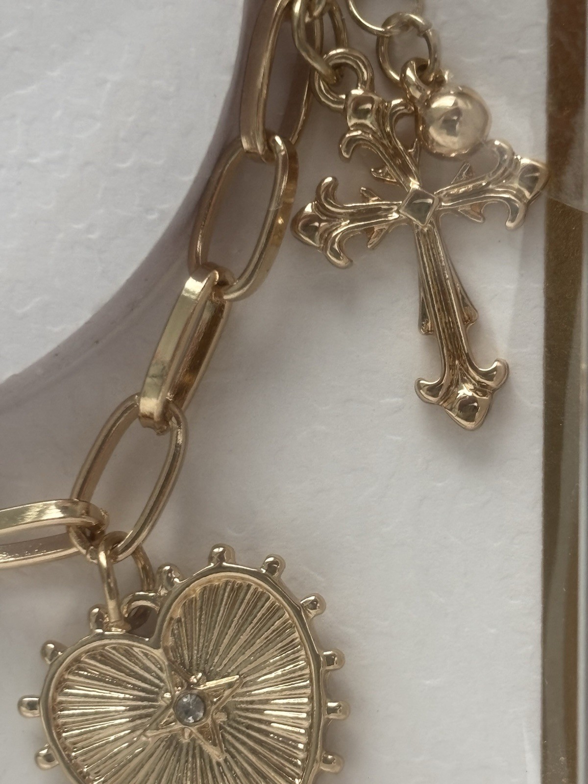 Jessica Simpson Gold Tone Chain Link Heart Cross Charm Bracelet Adjustable ￼