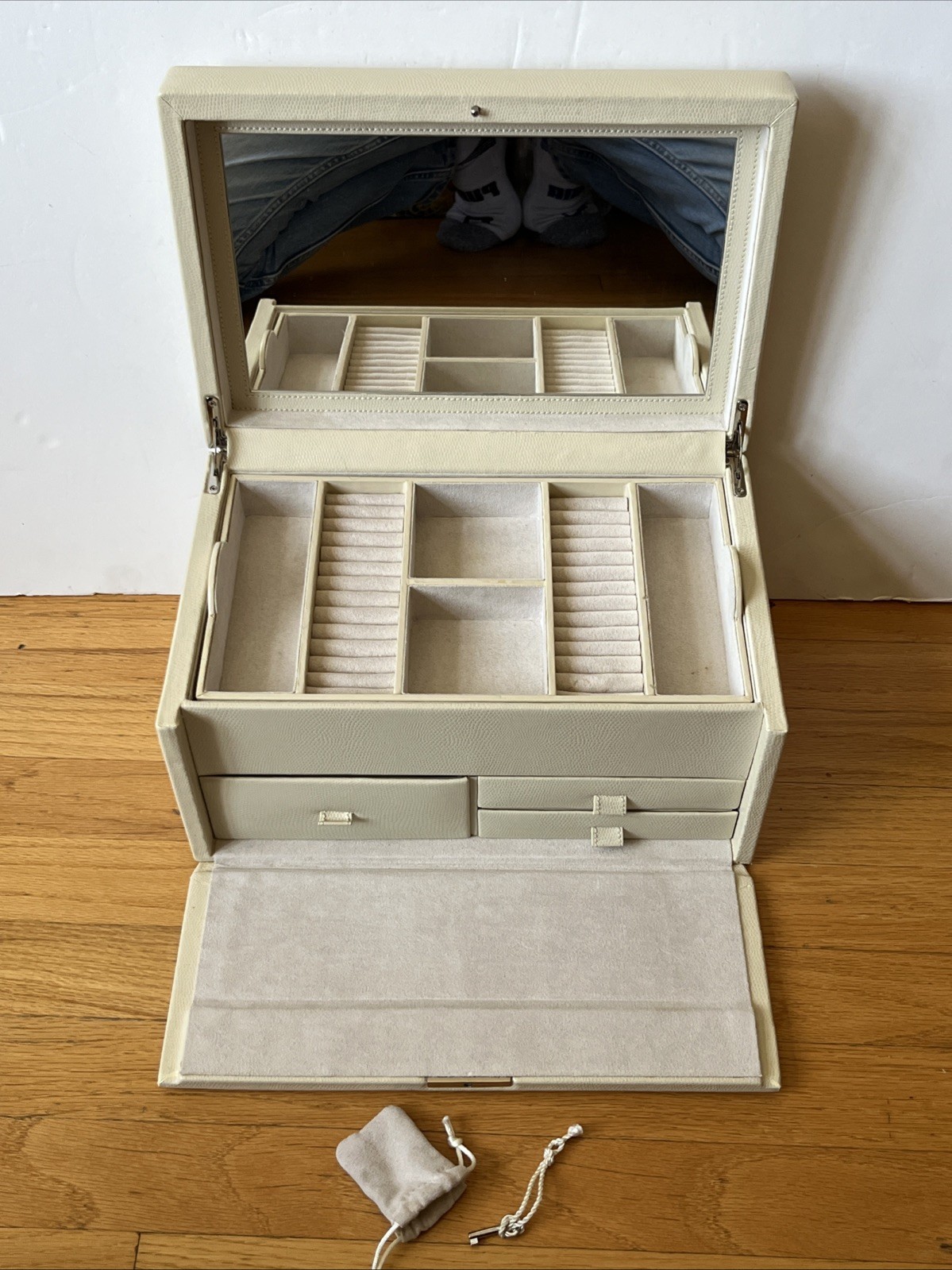 Wolf Pottery Barn Large Ivory Jewelry Box With Key Leatherette