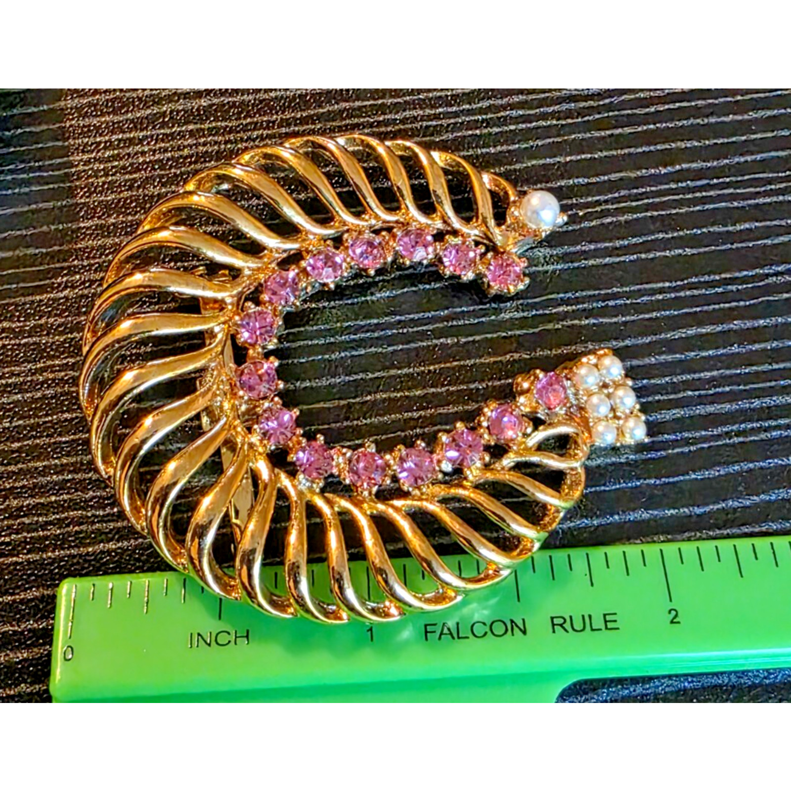 VINTAGE GERRY’S GOLD TONE PINK RHINESTONE PEARL HORSESHOE PIN BROOCH