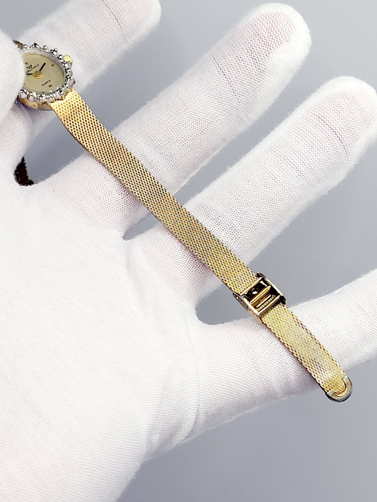 Waltham Ladies Watch Quartz 1990 Vintage Gold Tone Diamond Bezel Mesh Band RUNS
