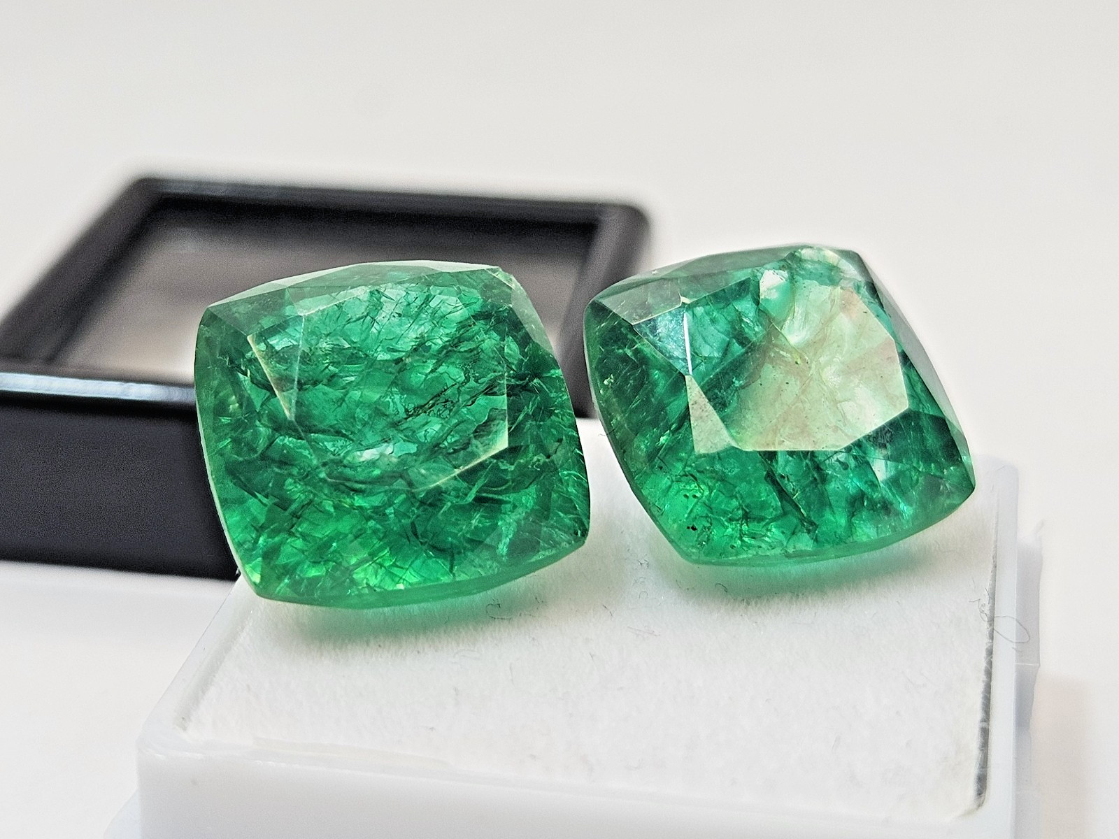 Cushion Pair Green Emerald Colombian 17-18 Ct Natural Gemstone For Earrings