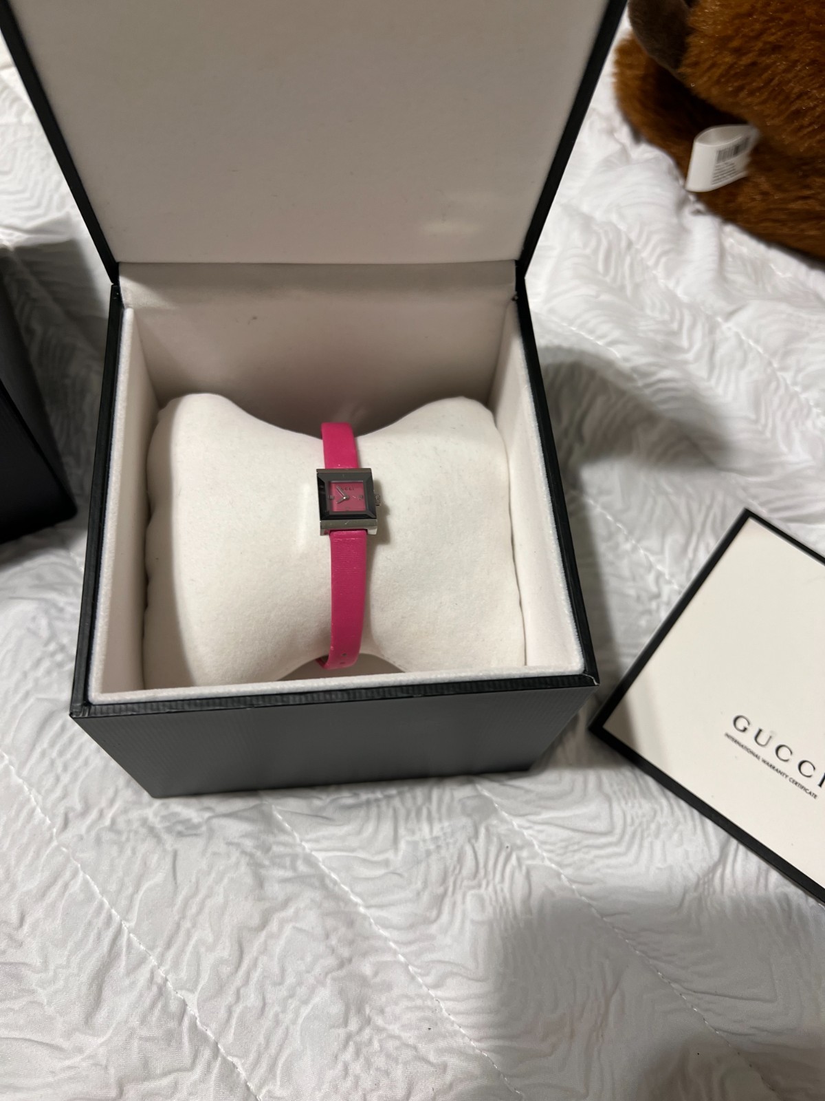 Gucci G-Frame YA128533 Women’s Watch Fuchsia MOP Dial New Box Tag Warranty