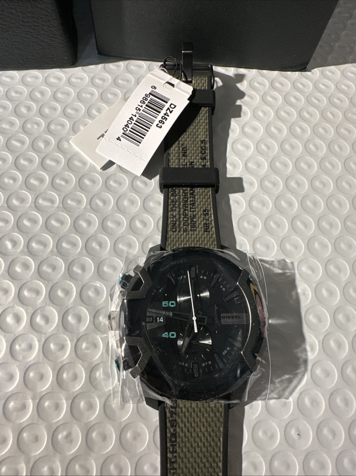 Brand new DZ4563 watch quartz movement men NEED NEW BATTERY