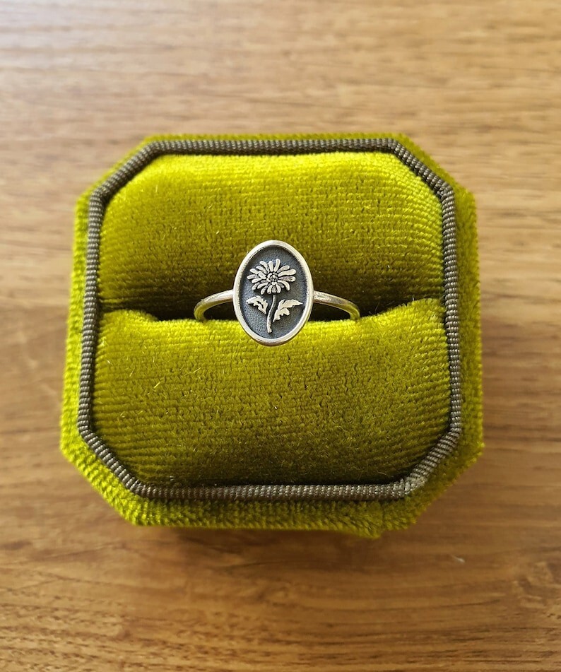 Elegant Oval Floral Engraved Ring, Minimalist Botanical Design Jewelry for Women