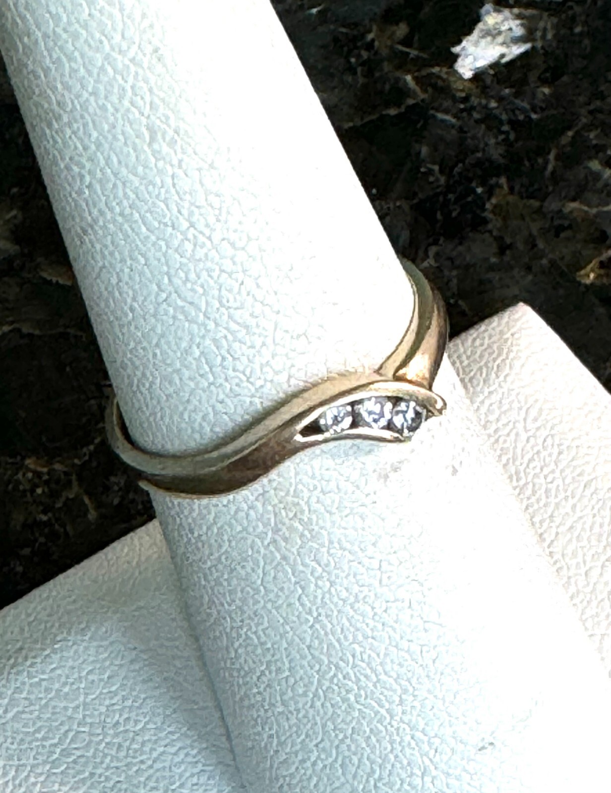 1OK YELLOW GOLD AND COLORLESS GEMS RING SIZE 7