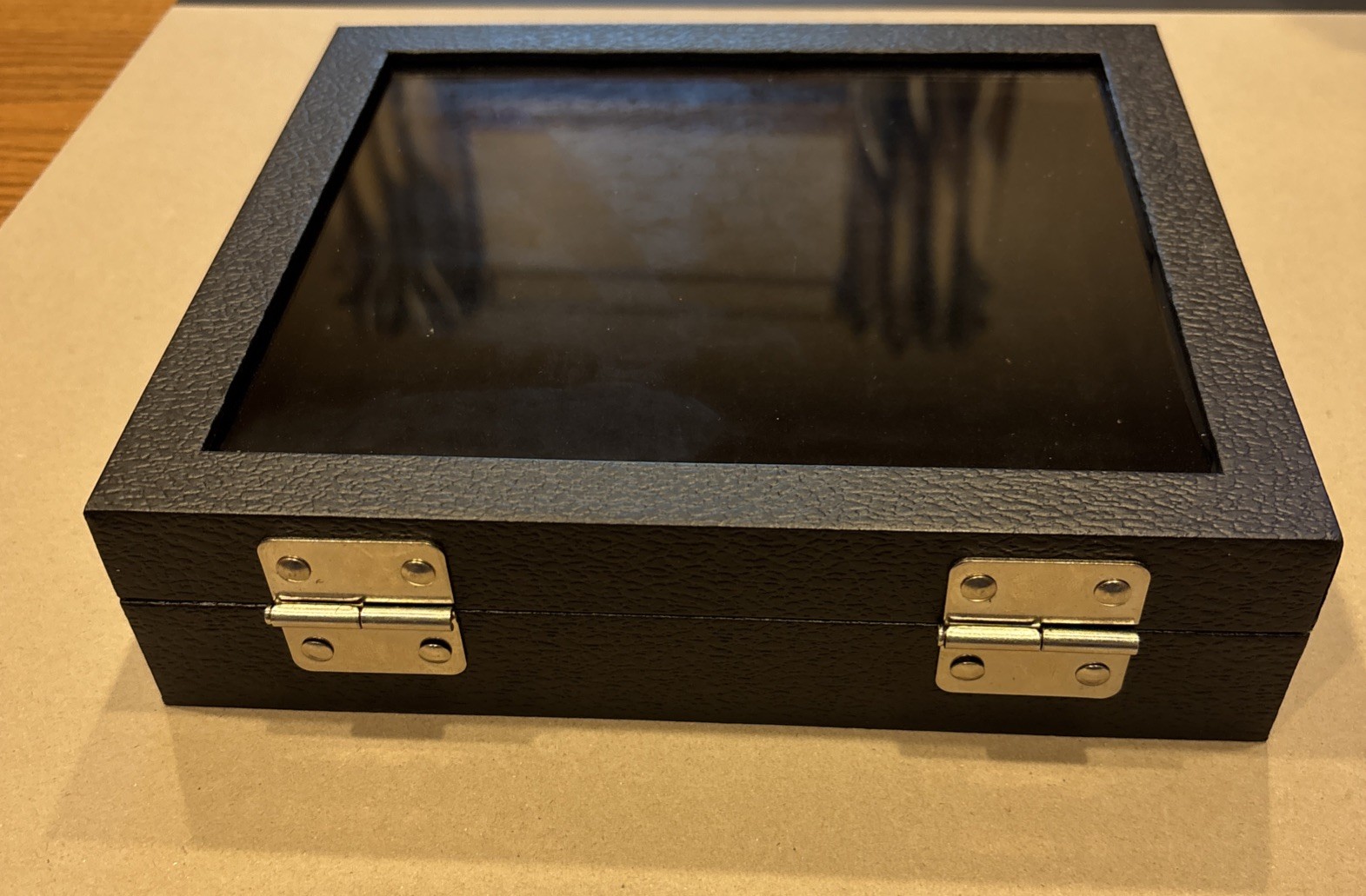 Ring box Keepsake Glass Top Display Case With Hinged Lid And Metal Clasp 36 Ring