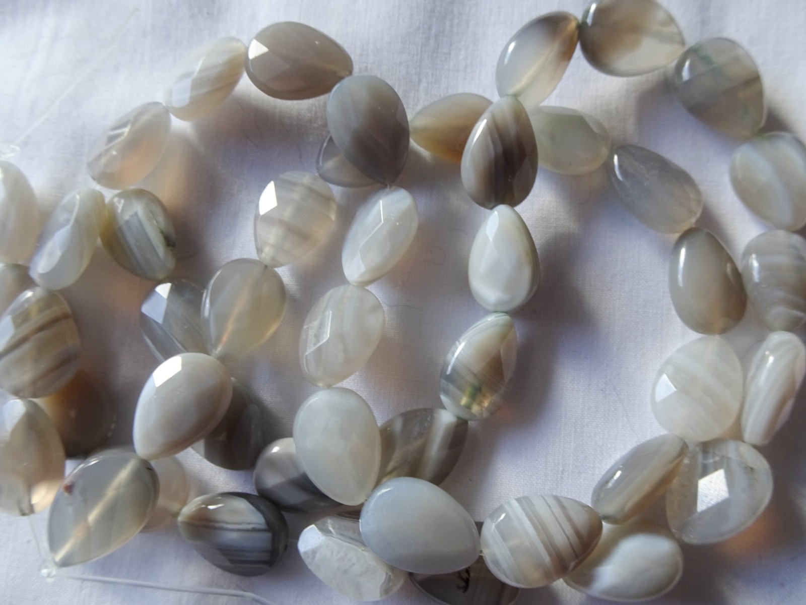 12 1/2″ Str Natural Faceted Agate Drops Stone Beads 13-14mm Long A577 DNG