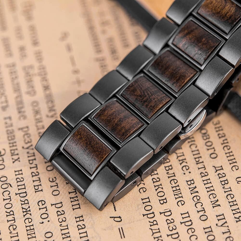 Elegant Men’s Wooden Watch with Engraved Affectionate Words – Timeless Gift