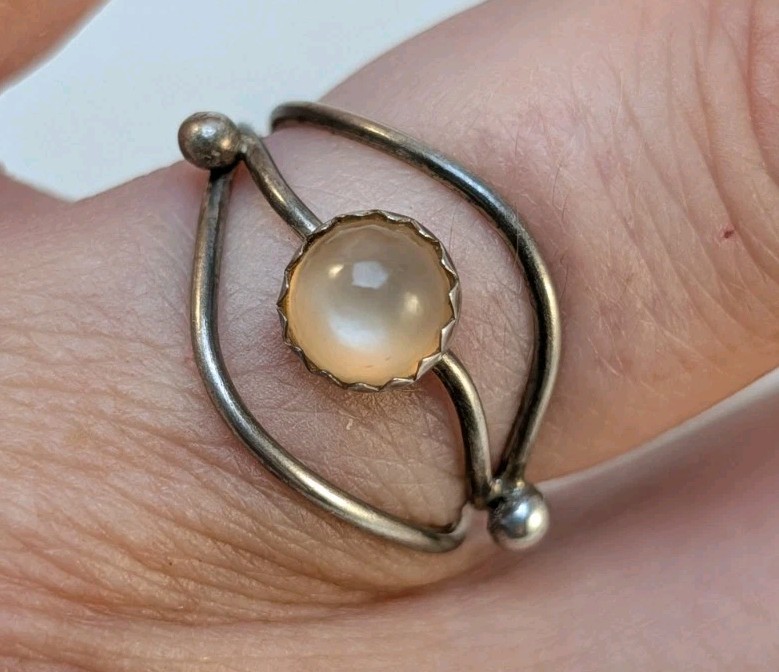 Vintage Sterling Silver Peach Moonstone Open Work Ring Sz 5.25