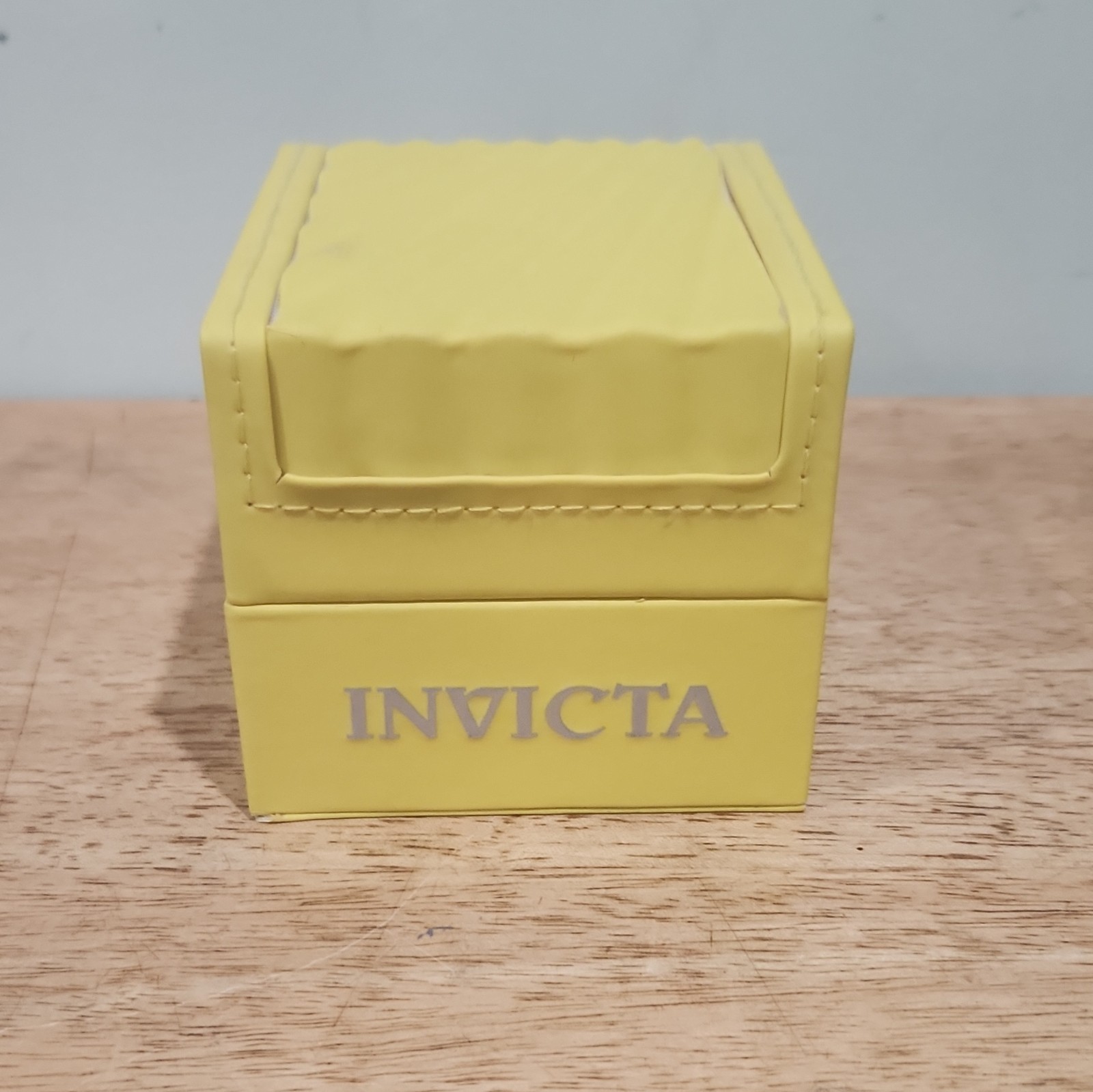 Invicta 25864 Quartz Chronograph 100m Two-Tone SS Bracelet Date Box