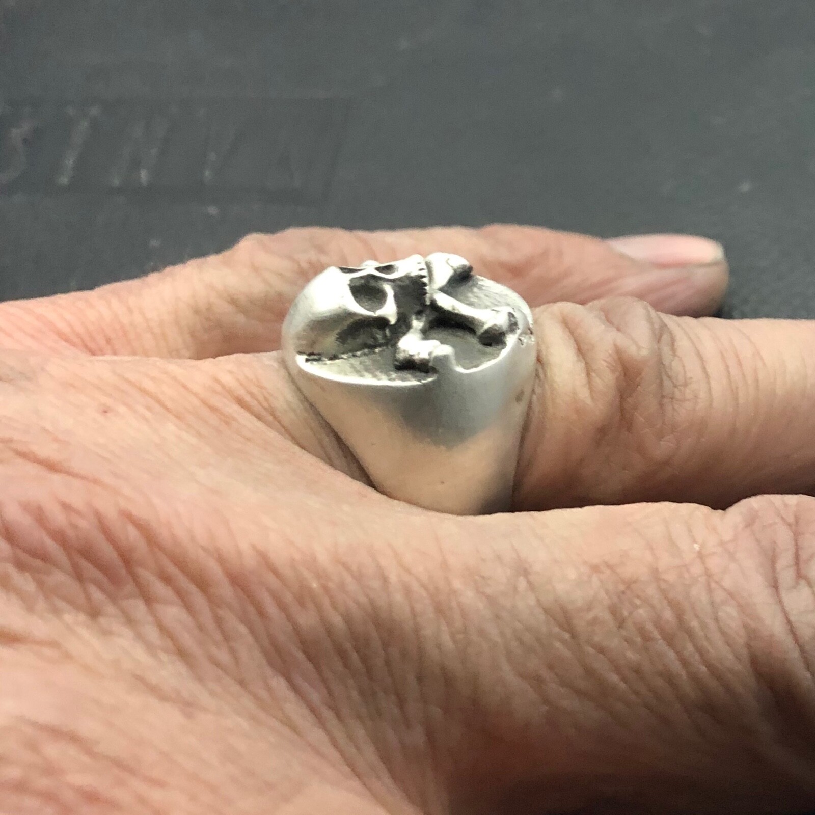 MJG STERLING SILVER SKULL AND BONES RING. MEMENTO MORI. BIKER. GUITAR. SZ 10 1/2