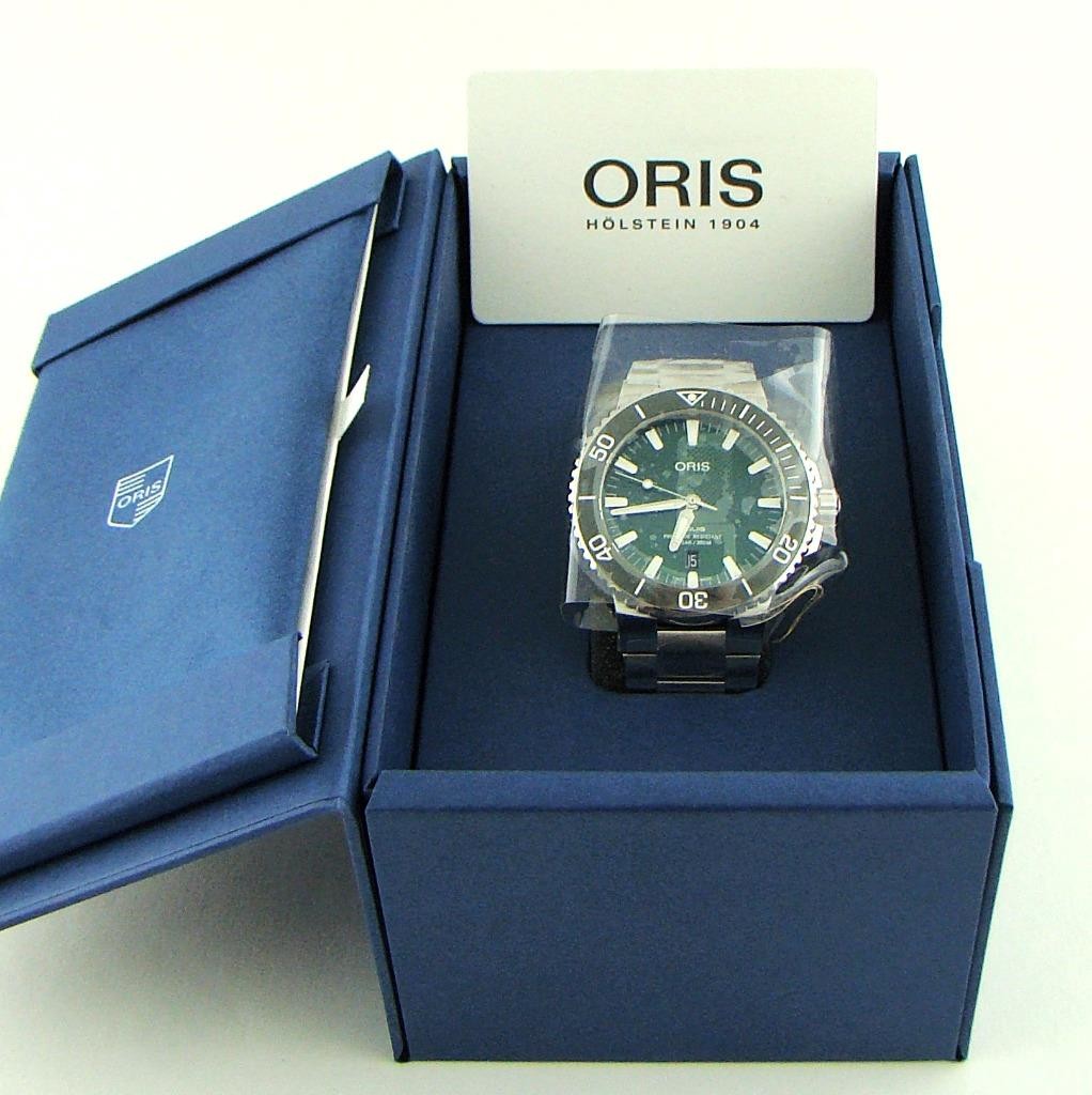 New Oris Aquis Date Green Dial 43.5mm Warranty 01 733 7730 4157-07 8 24 05PEB