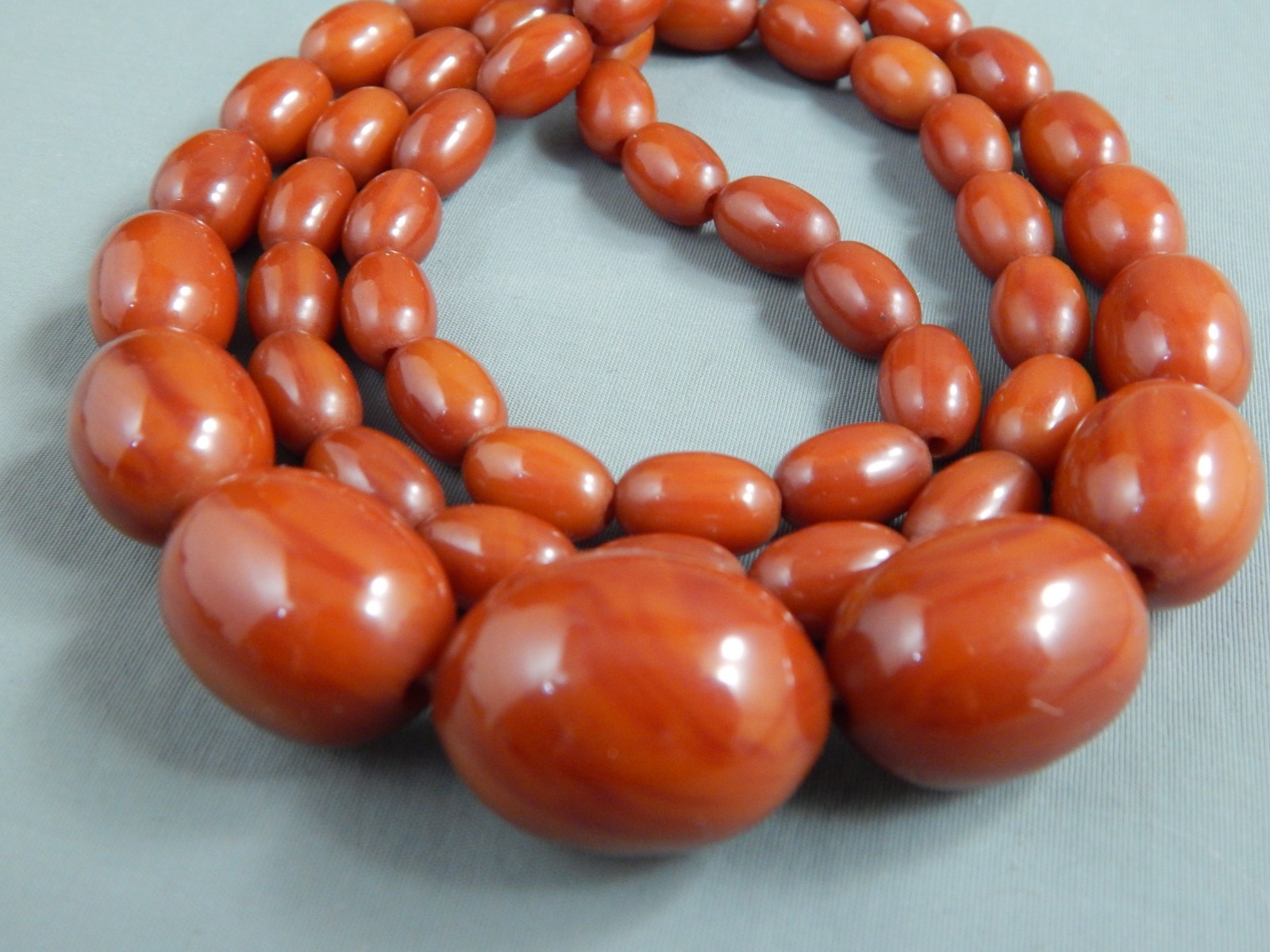 Vintage Marbled Butterscotch Egg Yolk Bakelite Olive Bead Necklace 24″ ~ 46g