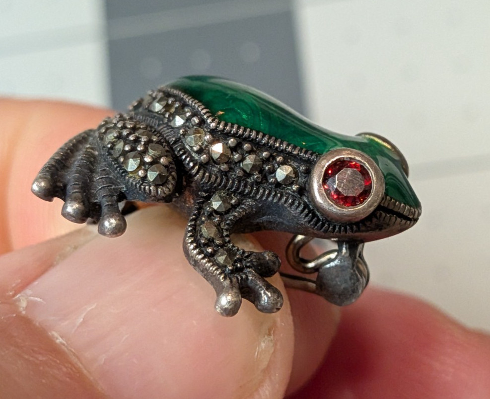 Sterling Silver 925 Green Enamel Marcasite Frog Brooch Orange Eyes Thailand