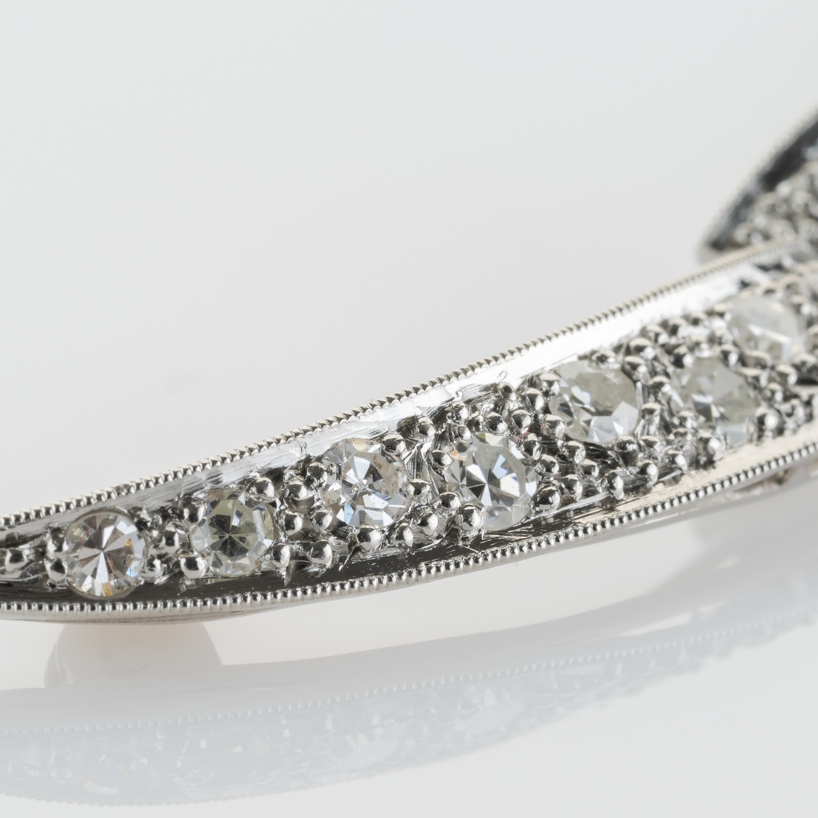 0.70 ct Diamond Brooch in 900 Platinum, Late Art Deco Design