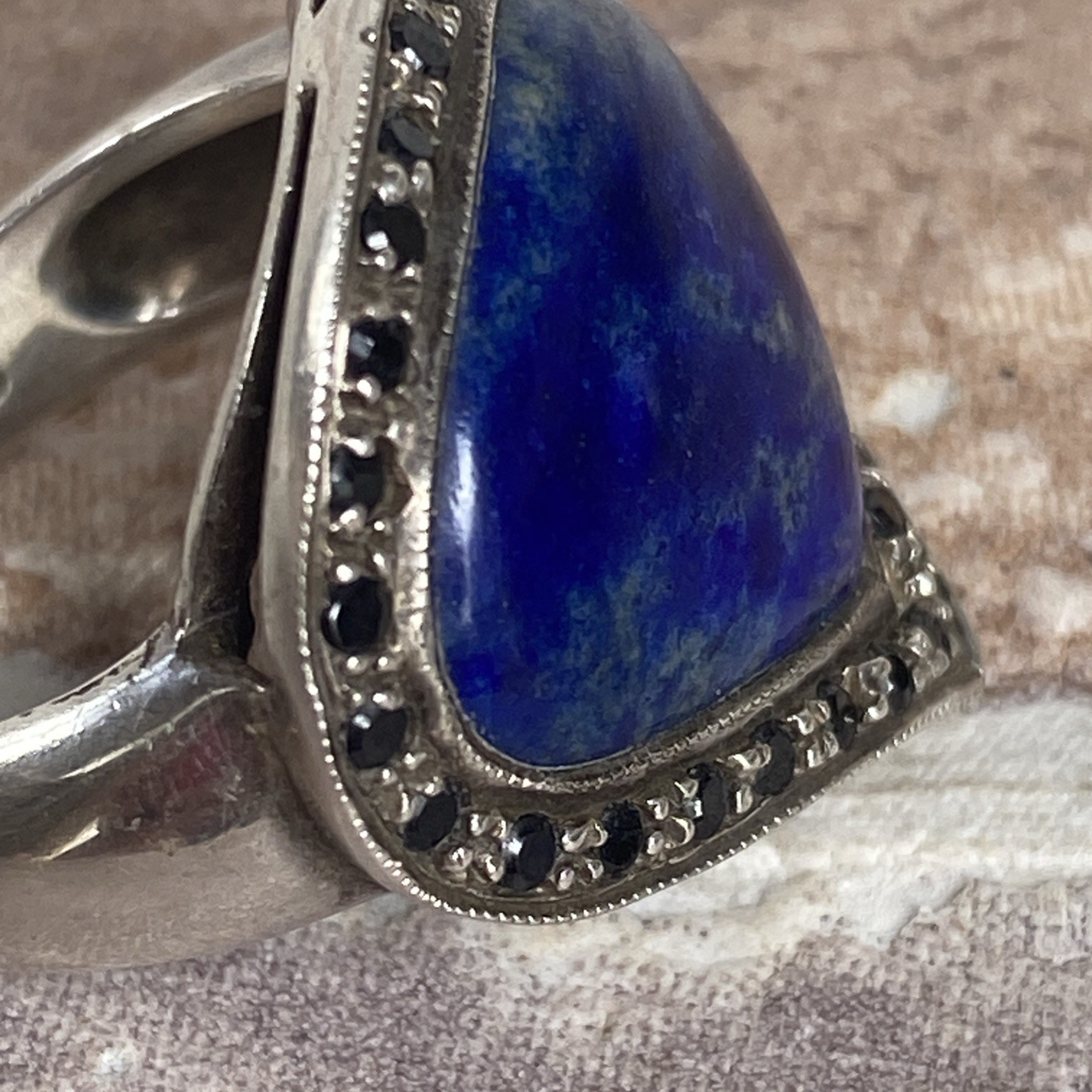 Sterling Silver Ring featuring a Lapis Lazuli Gemstone. Size P1/2