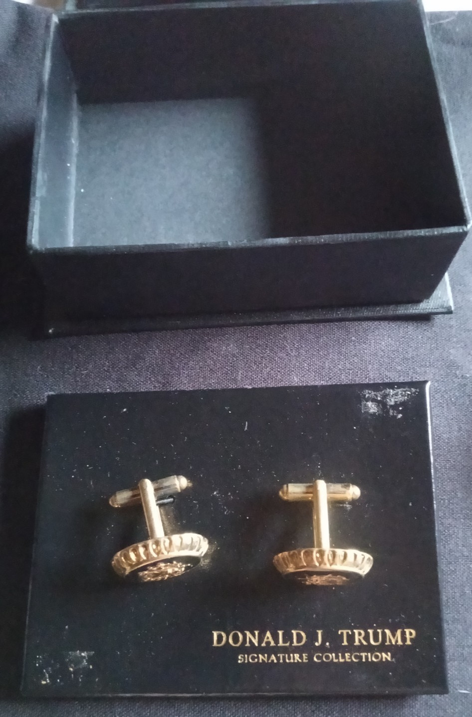 Donald J. Trump Signature Collection Crest Cufflinks Gold Tone w/ Box & Tag Gift
