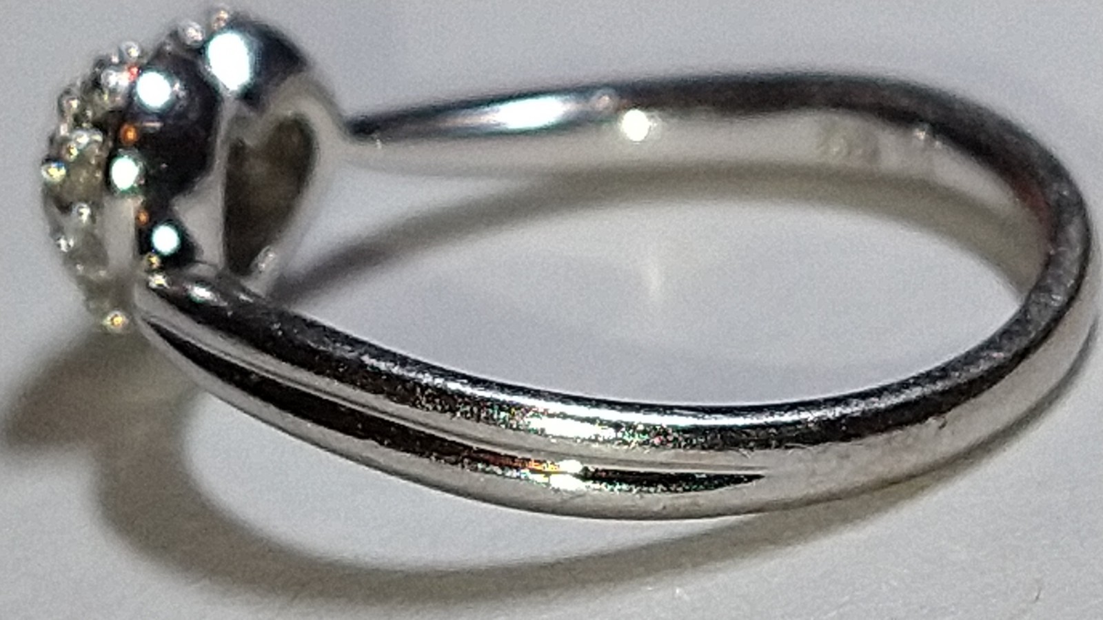 Solid 18k white gold (nickel-free) 0.24 ct natural diamond ring 2.96 gms sz 5