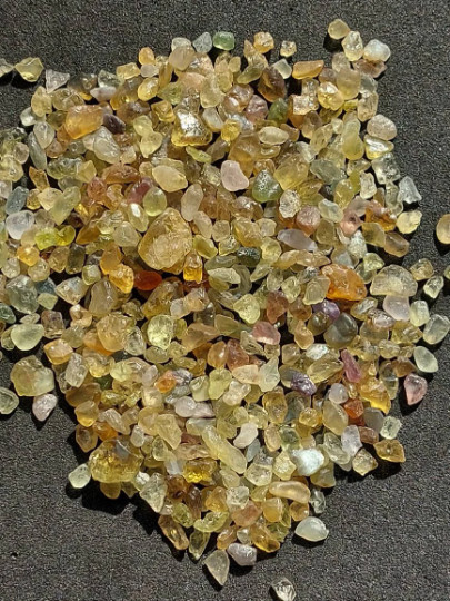 50 Piece Natural Chrysoberyl Raw Material Mix Chrysoberyl Rough 3 to 6 Mm