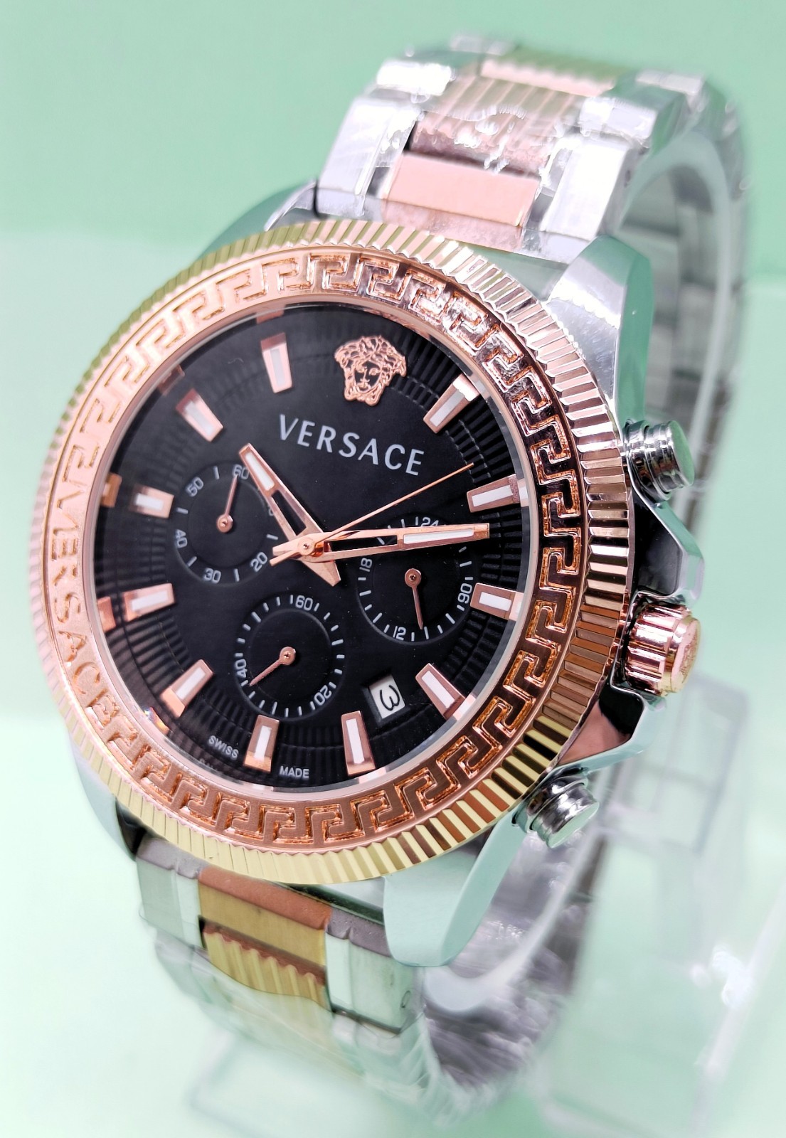 Amazing Versace Chronograph Date Indicator Quartz Analog Men’s Wrist Watch