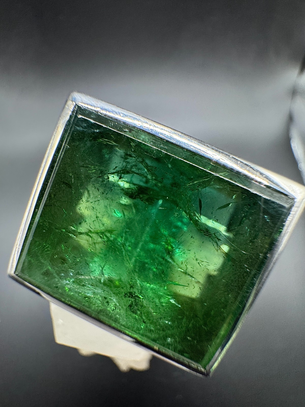 750 Tourmaline Ring in 18ct White Gold with Impressive Tourmaline