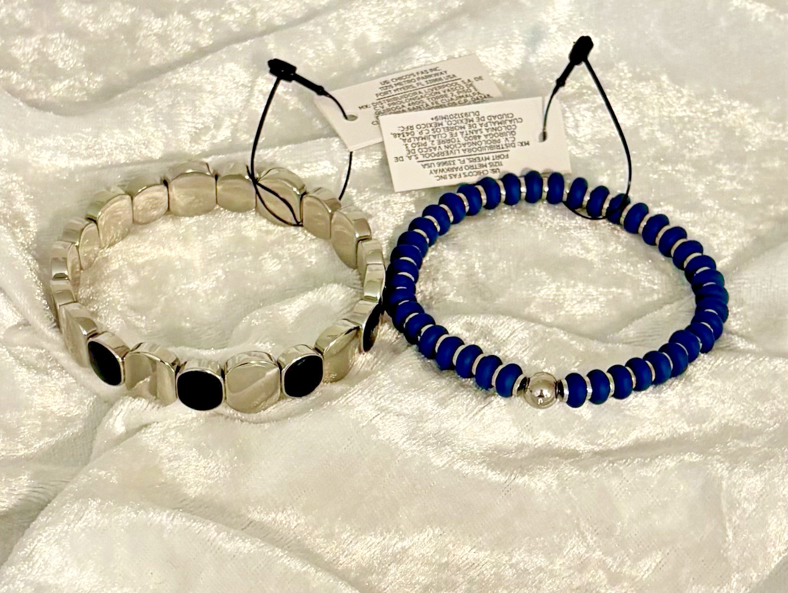 CHICO’S – CLASSIC NAVY BLUE & SHINY SILVER STRETCH BRACELET SET (NWT-LOT OF 2)