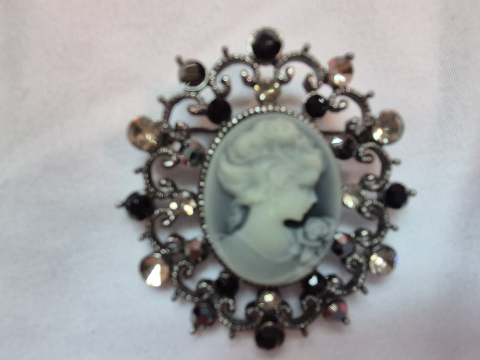 Vintage Brooches Lot Of Four