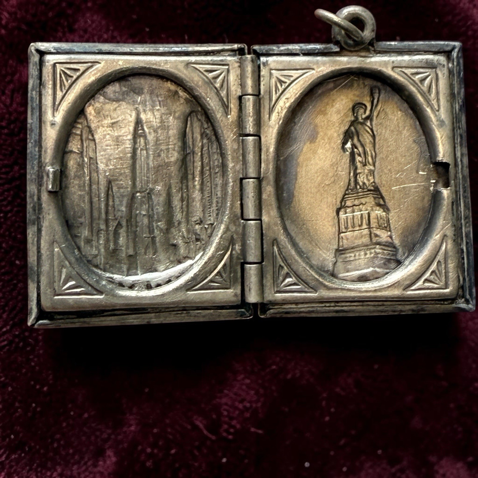 Vintage New York Souvenir Book Locket Die-Struck Statue Liberty Skyline c1935-45