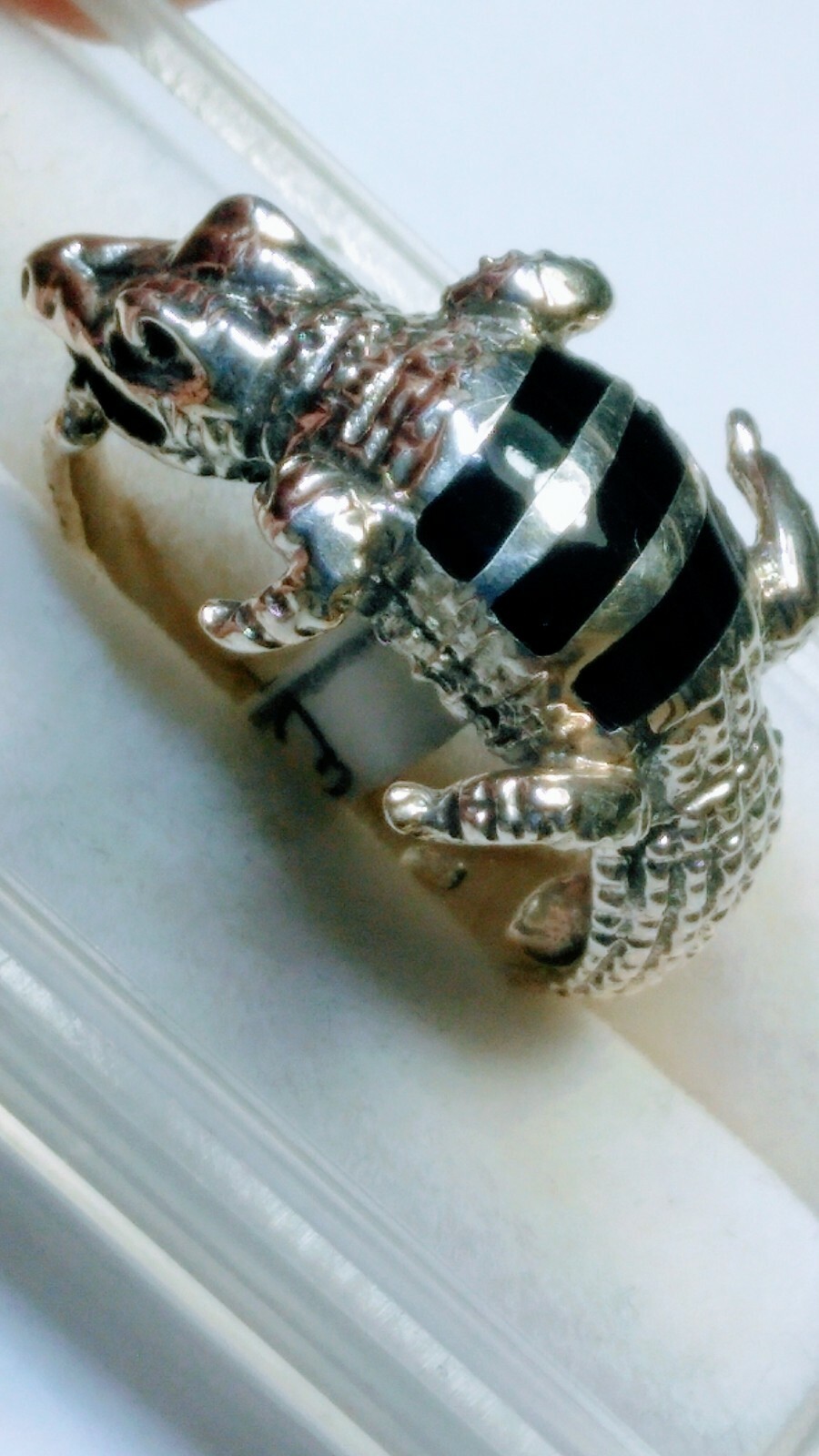 FETCHING STERLING SILVER .925 WITH BLACK ONYX INLAY RING IN SIZE 8.75-9.0-9.25!