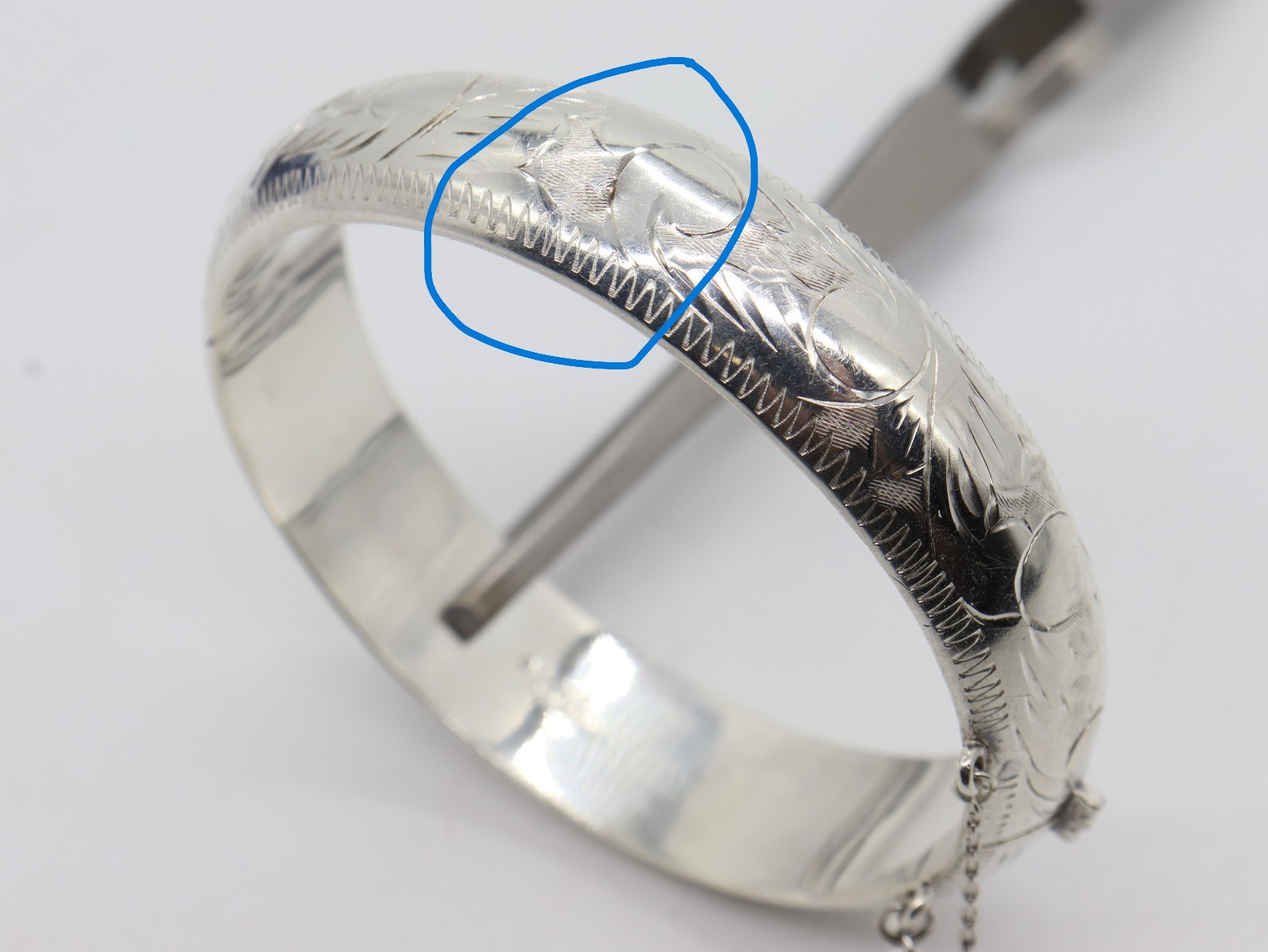 Sterling Silver 14mm Engraved Bangle Bracelet Safety Chain 26.92 grams lite ding