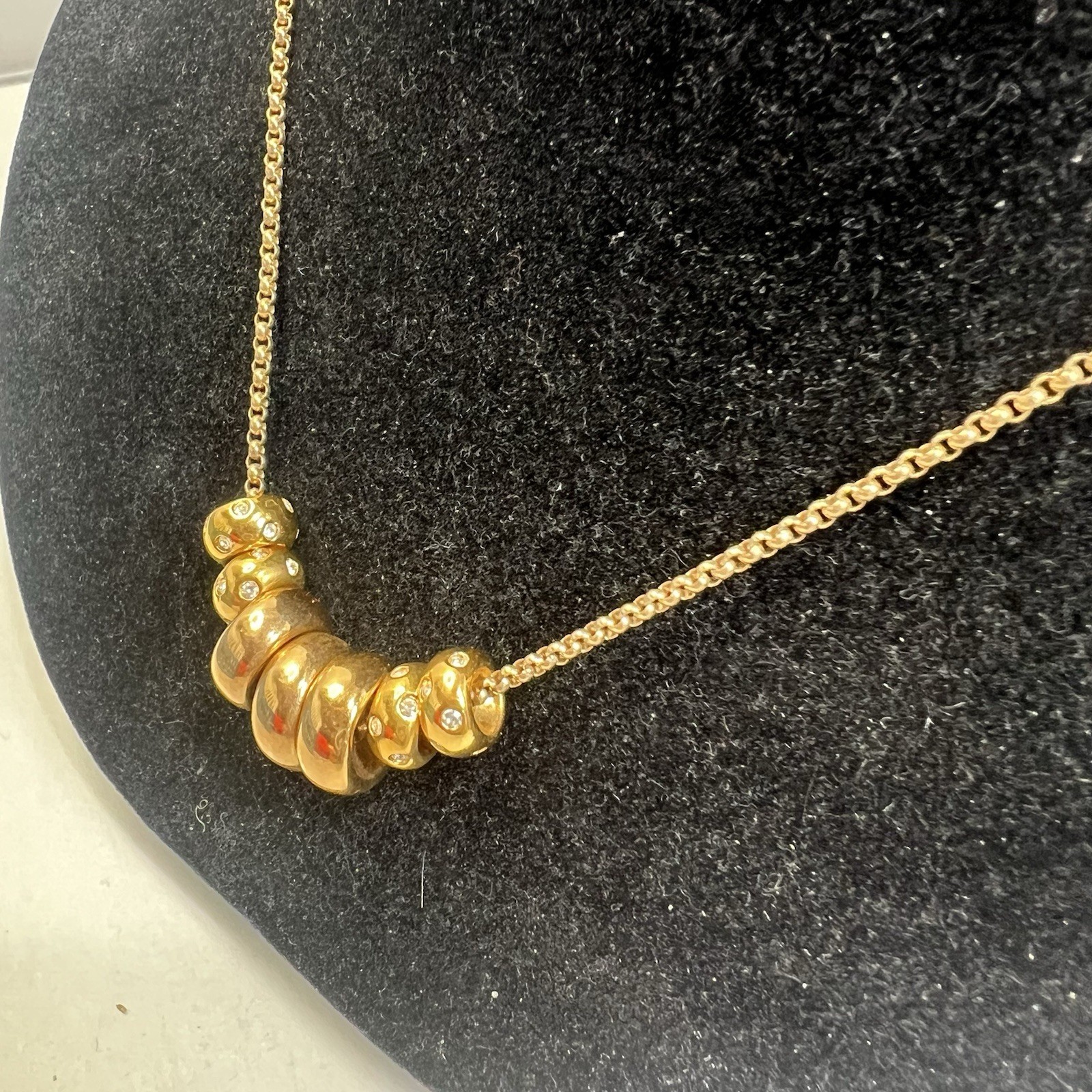 Vintage Signed JC Jewelry Concepts Gold Tone Round Slider Pendant Necklace