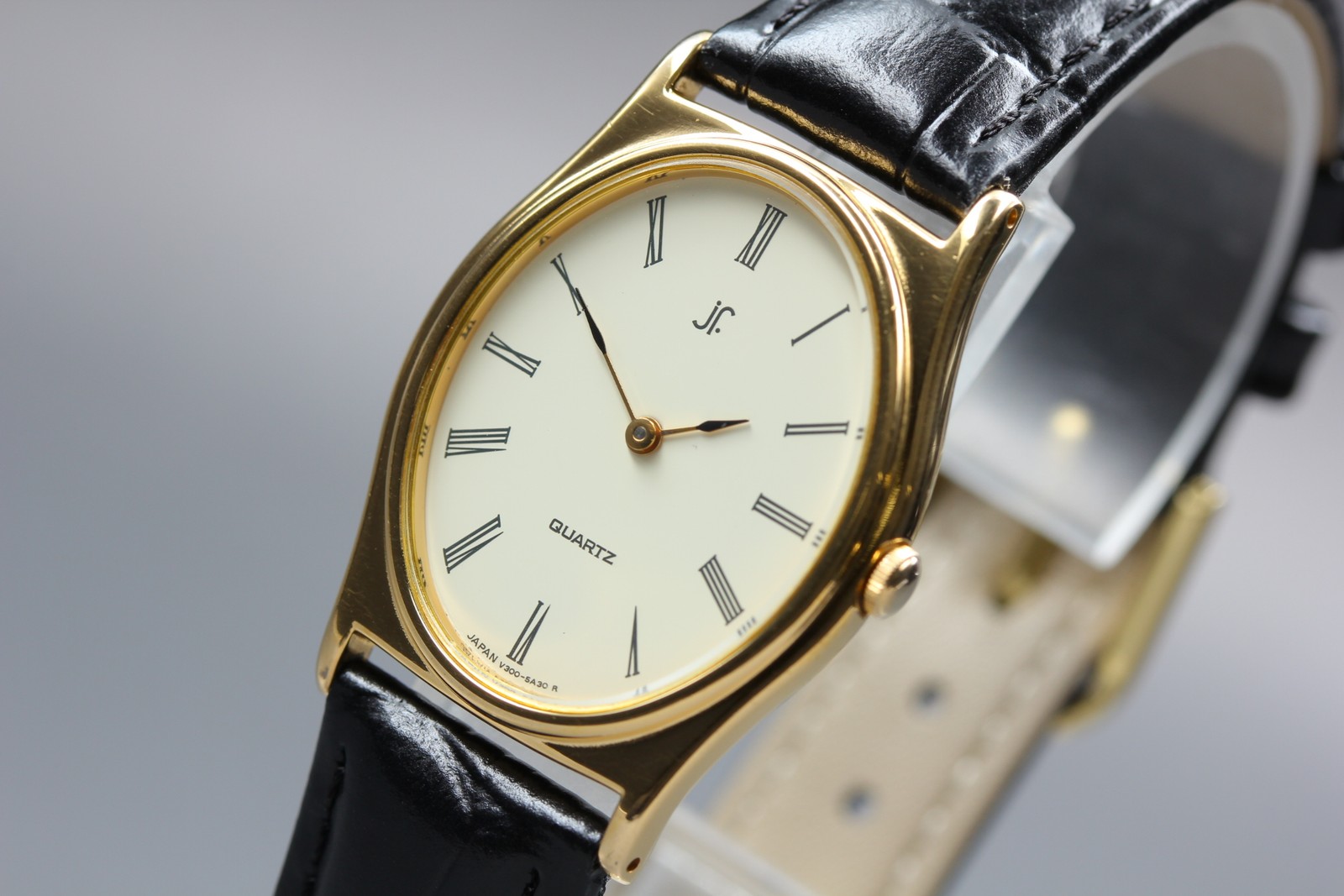 Vintage 1990 SEIKO JF V300-5A60 White Gold Oval Quartz 26mm Mens Unisex Watch