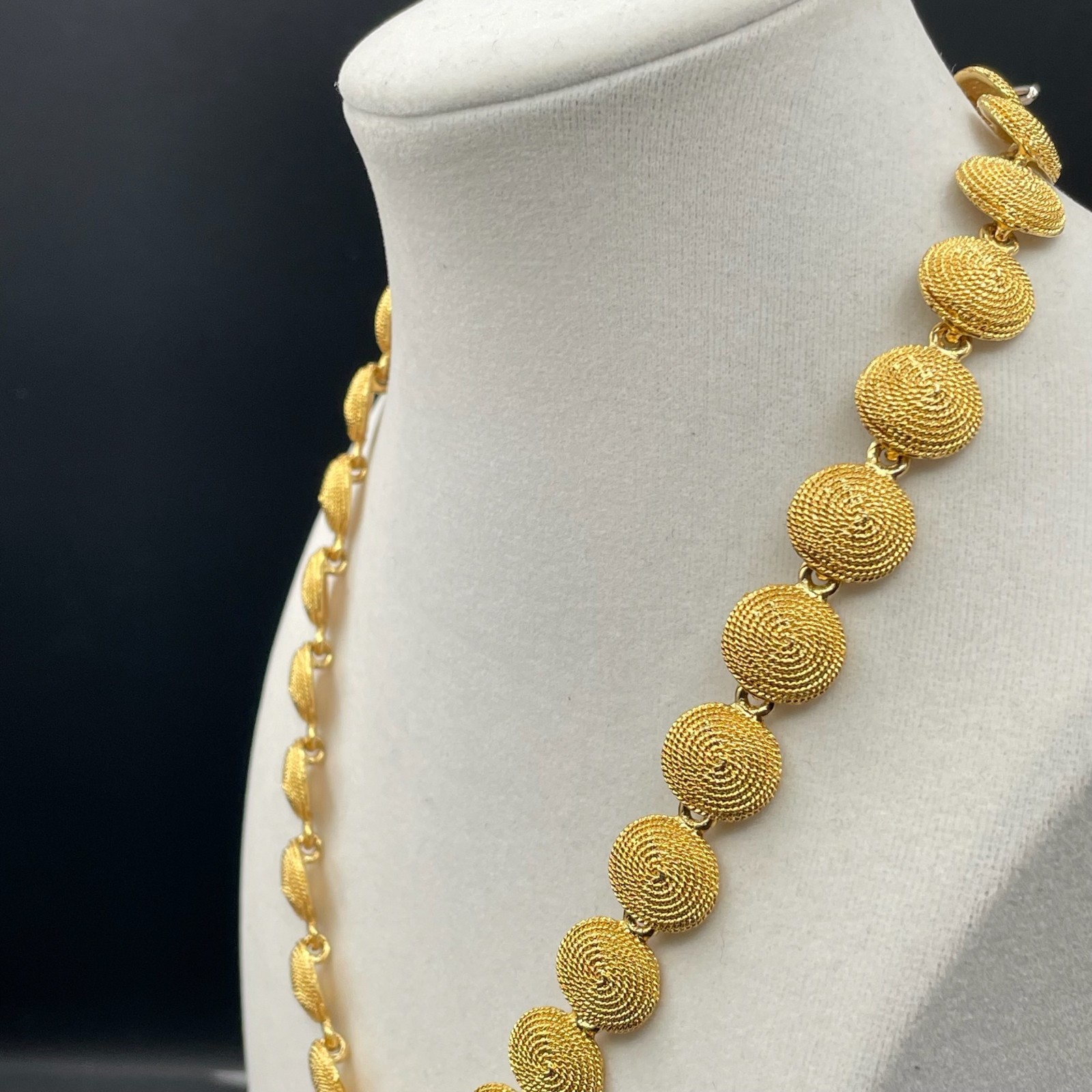 Vintage Gold Tone Classic Fashion Filigree Disc Matar Mala Push Lock Necklace
