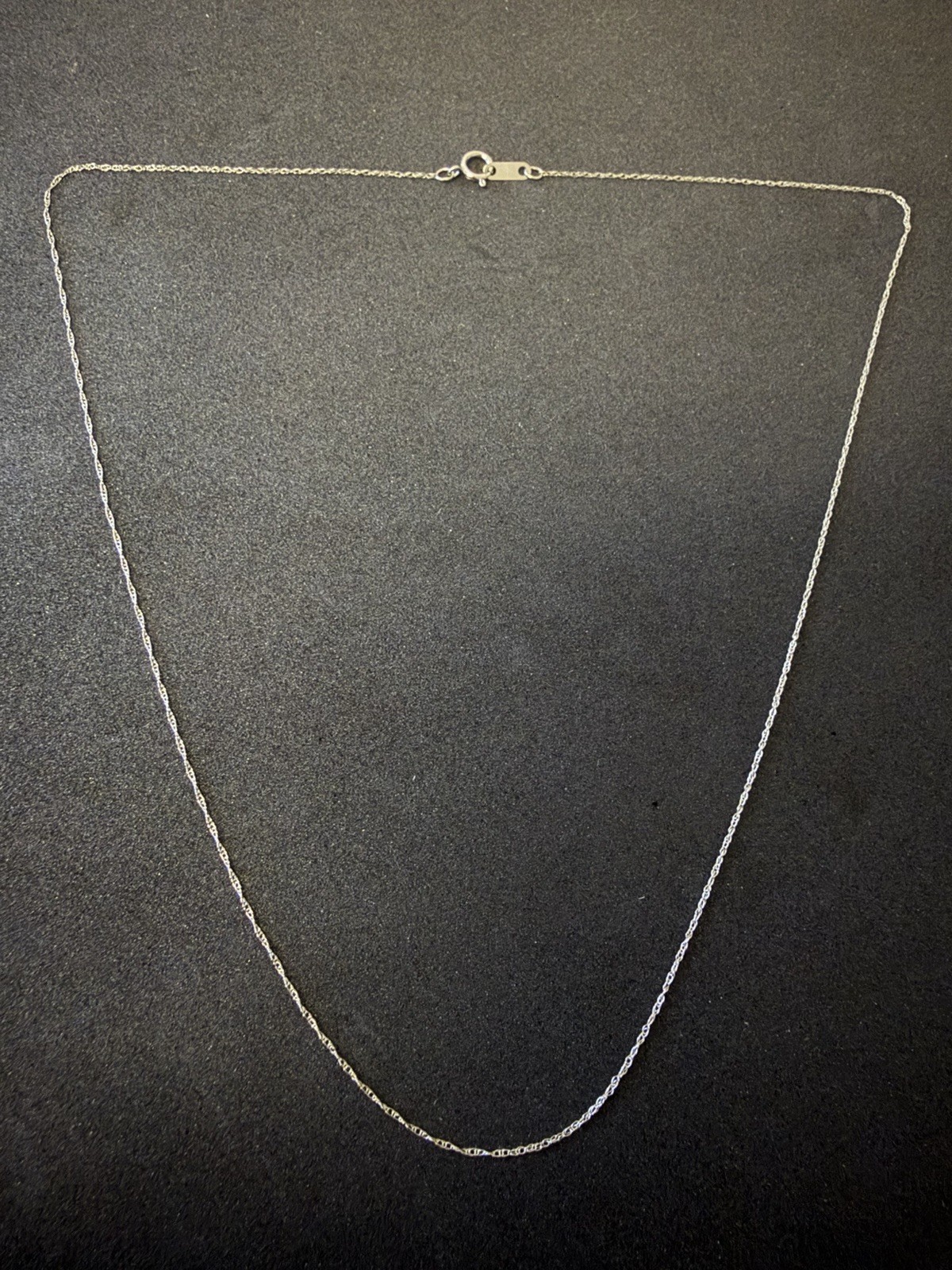10k White Gold 0.8mm Singapore Necklace – 18in