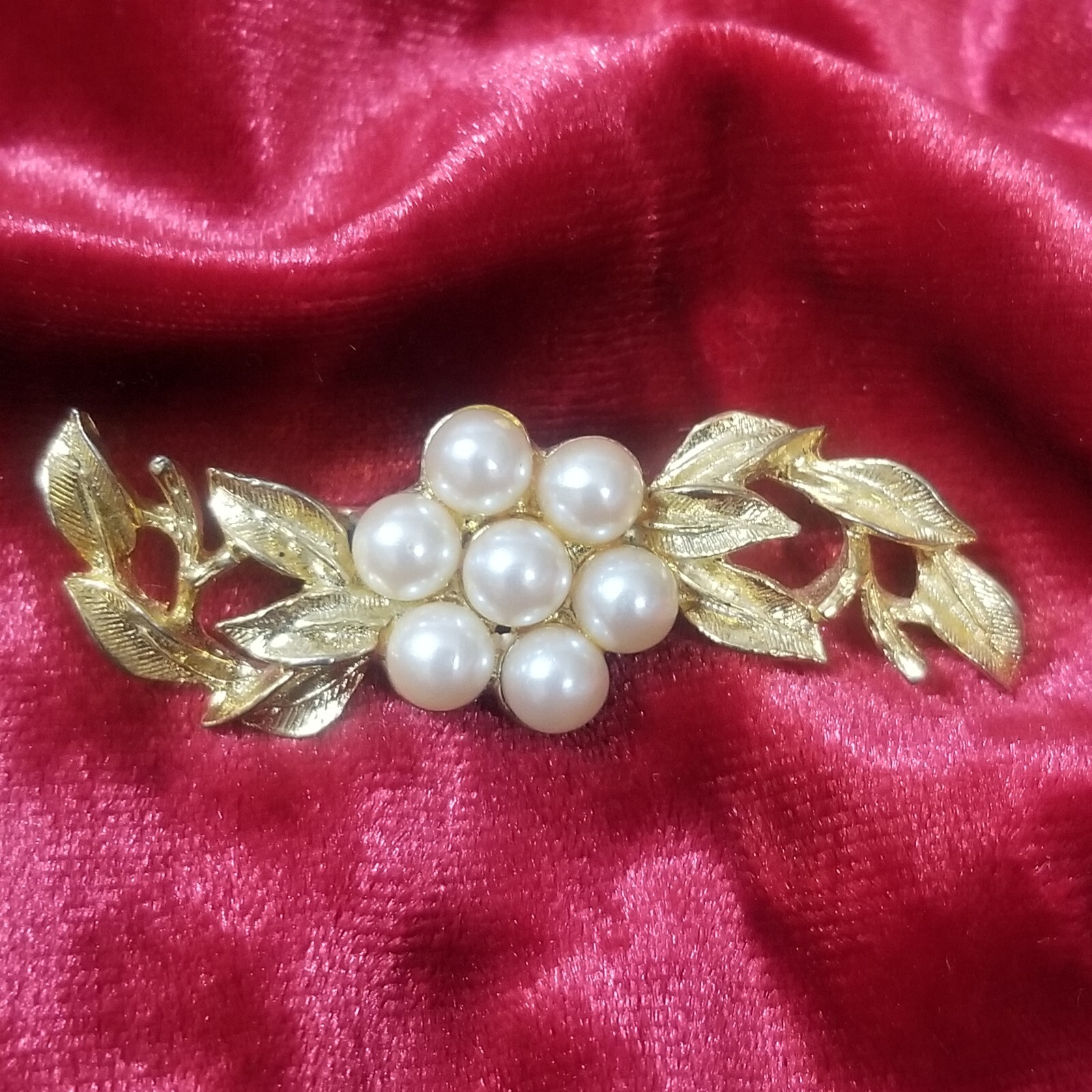 Richelieu 2 Brooch Pins 1 Large Oval & 1 Bar Pin Faux Pearls Gold Tone Vintage