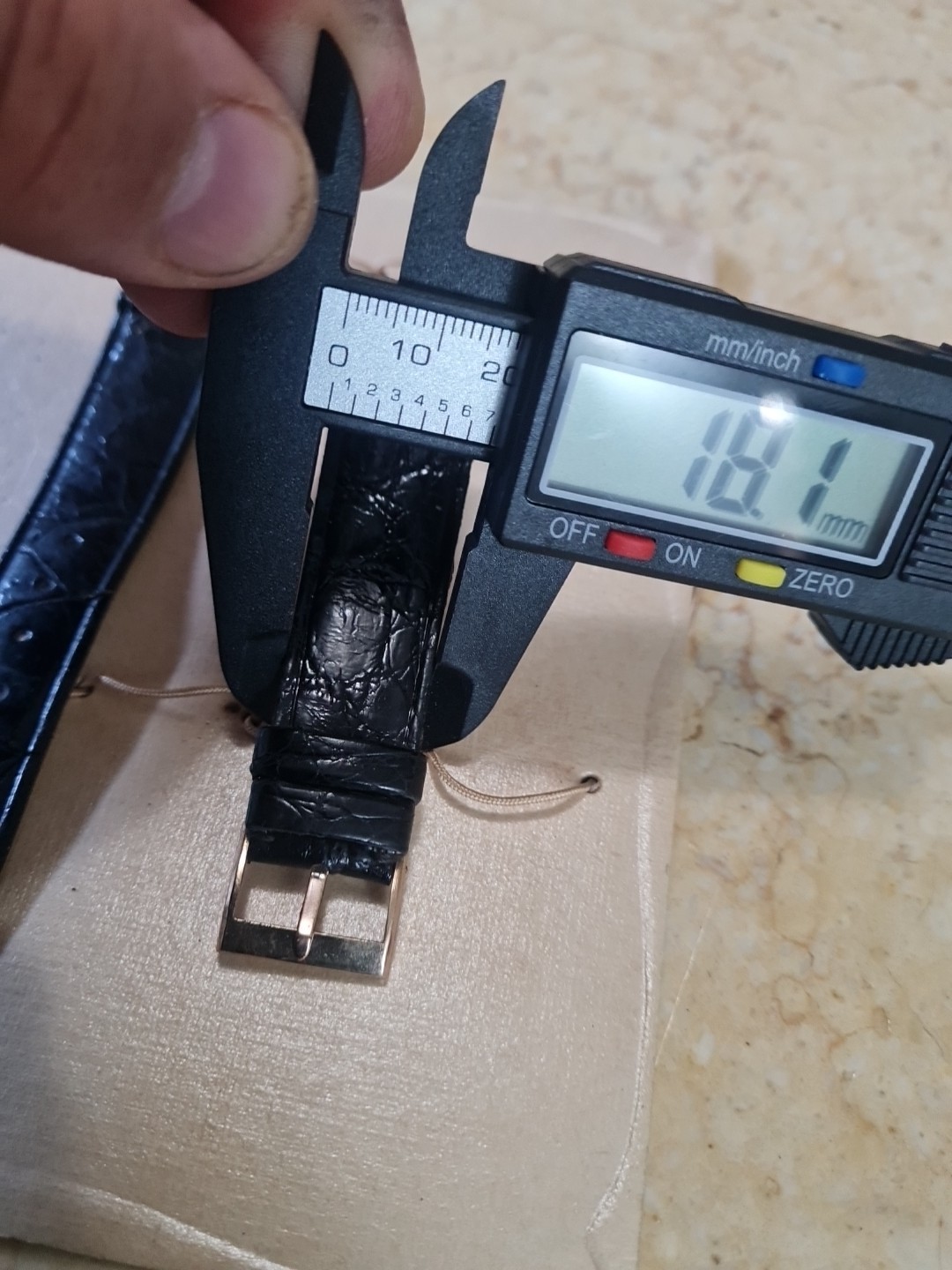1 REAL CROCODILE SKIN STRAP 20mm. Vintage Genuine Leather Watch
