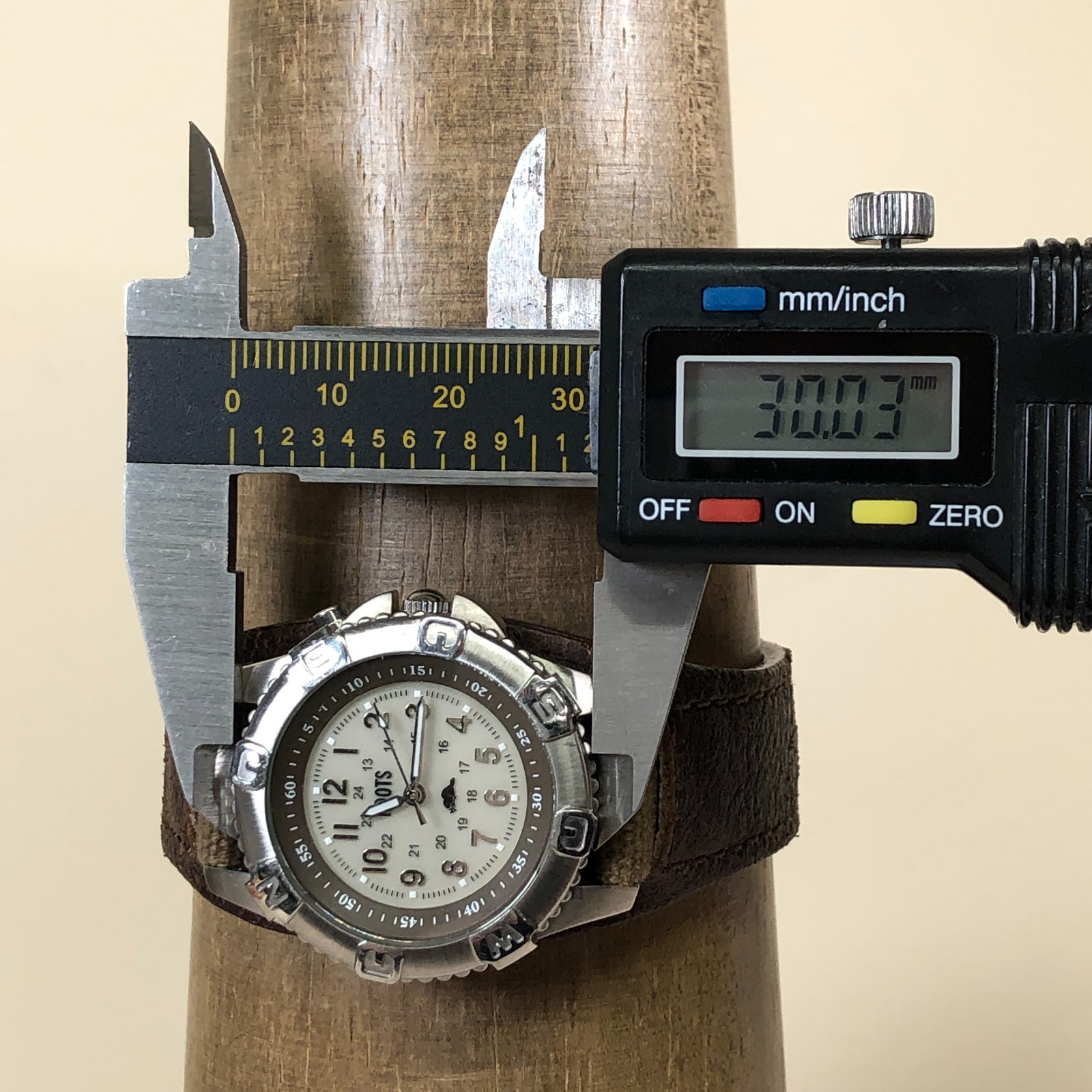 Vintage Roots Womens Field Compass Bezel Leather Bund Quartz 30mm Watch 7 1/4″