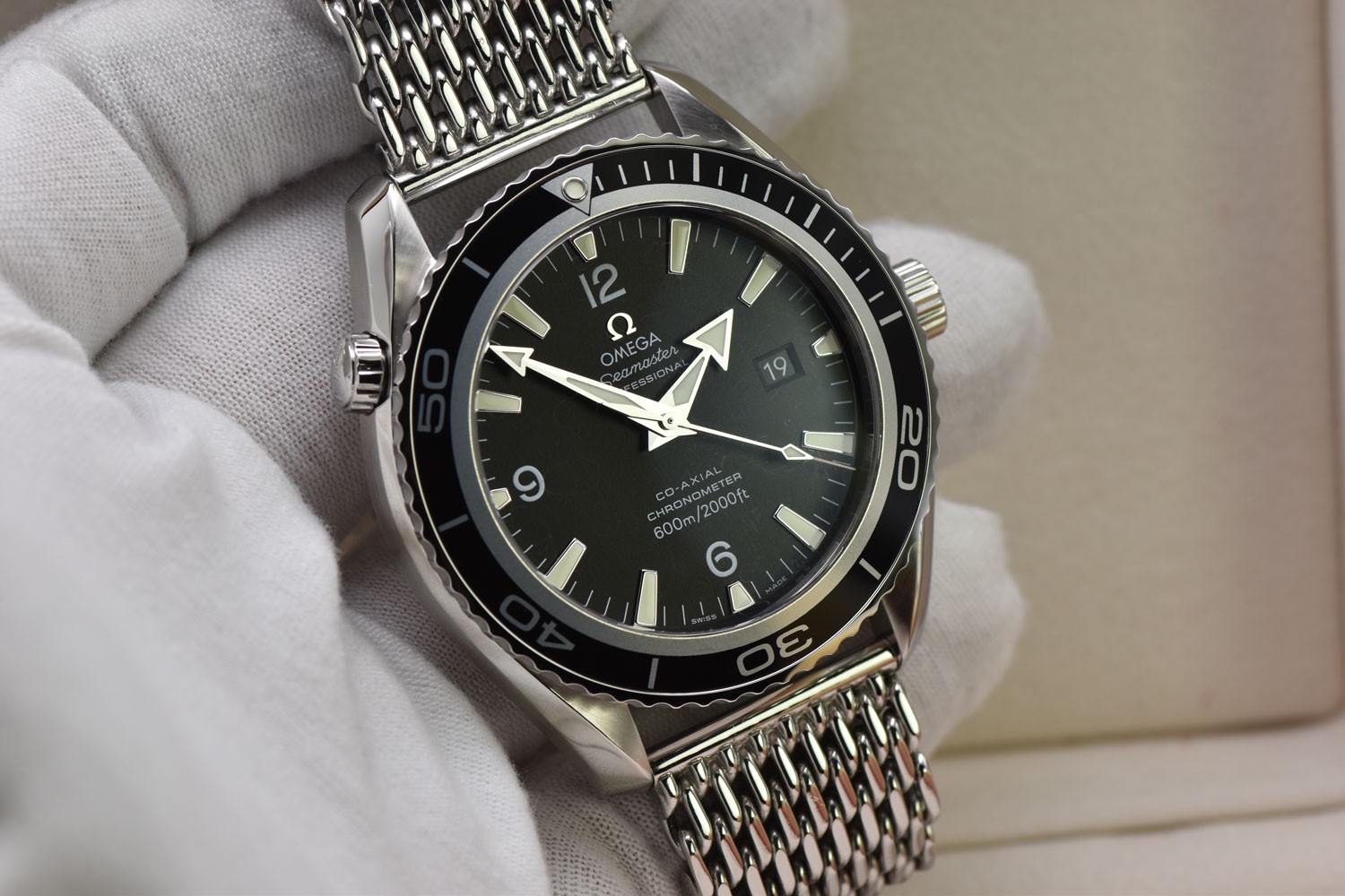 Omega Planet Ocean XL 45.5MM Auto Black Dial Shark Mesh Bracelet 2500D 2200.53