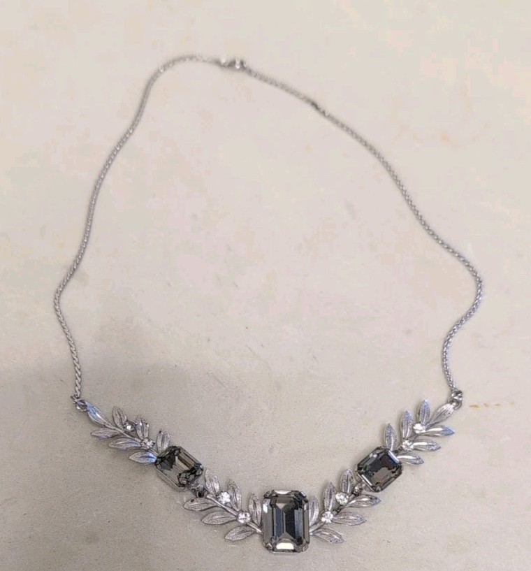 VINTAGE VAN DELL STERLING LEAF 15.5″ NECKLACE GRAY AND CLEAR RHINESTONES