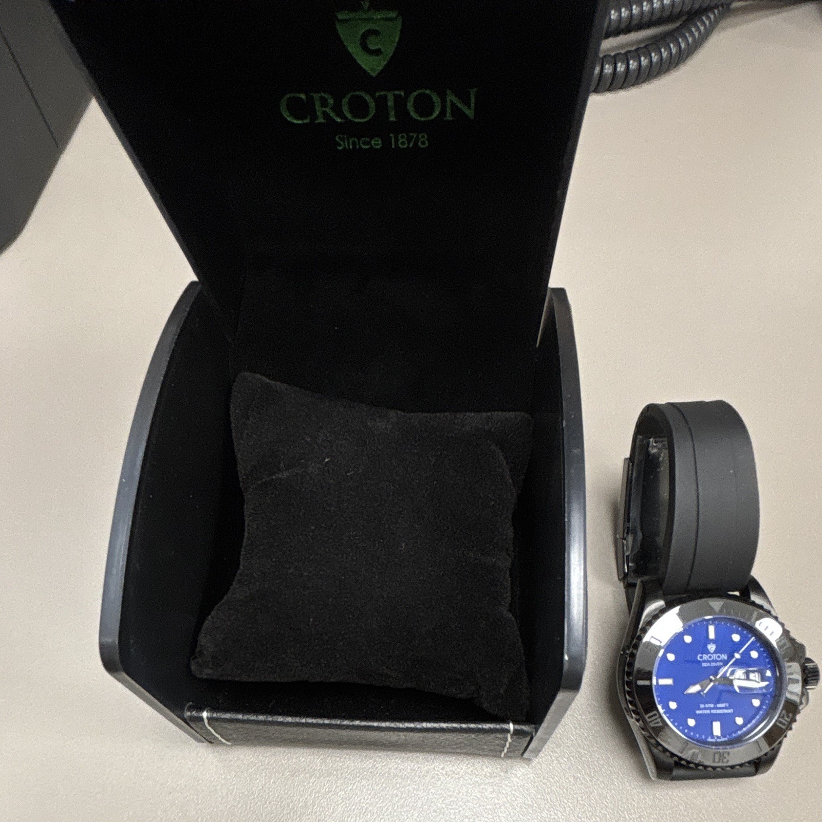 Croton Sea Diver Quartz Diver 200m Date Blue Dial Black SS Case Rubber
