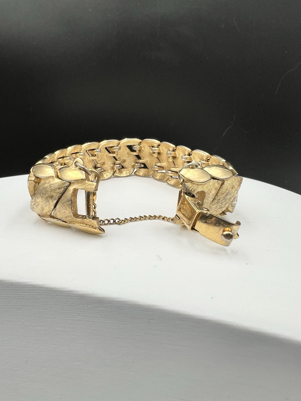 Vtg Monet Gold Tone Textured Leaf Link Bracelet Safety Chain Signed MCM 1960s