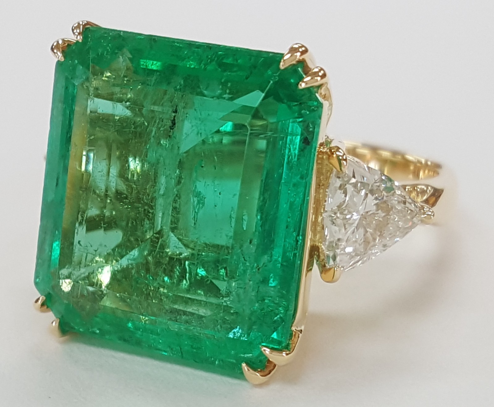 Colombian Minor Green Emerald Trillion Diamond 18k Gold Ring 14.85 ct Rtl $200K